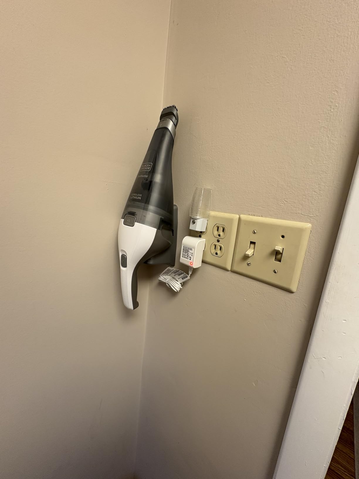 BLACK+DECKER dustbuster QuickClean Cordless Handheld Vacuum, Car Vacuum Portable (HNVC215B10) - Customer Photo 3