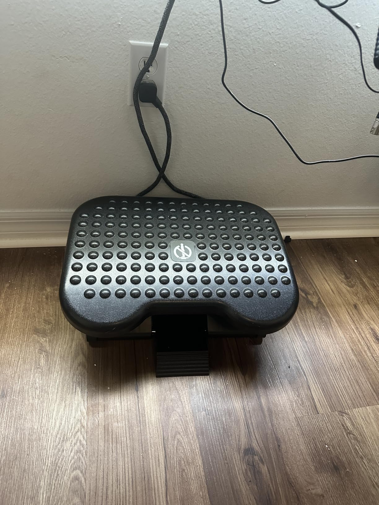 HUANUO Adjustable Desk Footrest, Foot Rest for Under Desk at Work with Massage, Adjustable Foot Stool with 3 Height Position & 30 Degree Tilt Angle Adjustment for Home, Office - Customer Photo 3