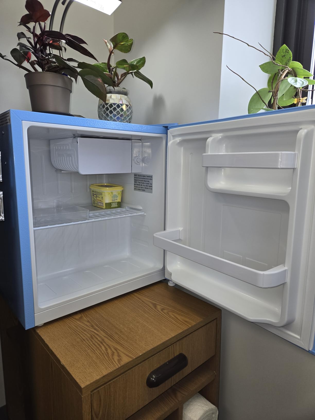 Frigidaire EFR176 Retro Compact Fridge with Chiller Mini Refrigerator with Built-in Bottle Opener for Office, Bedroom, Dorm Room or Cabin, 1.6 cu ft 16