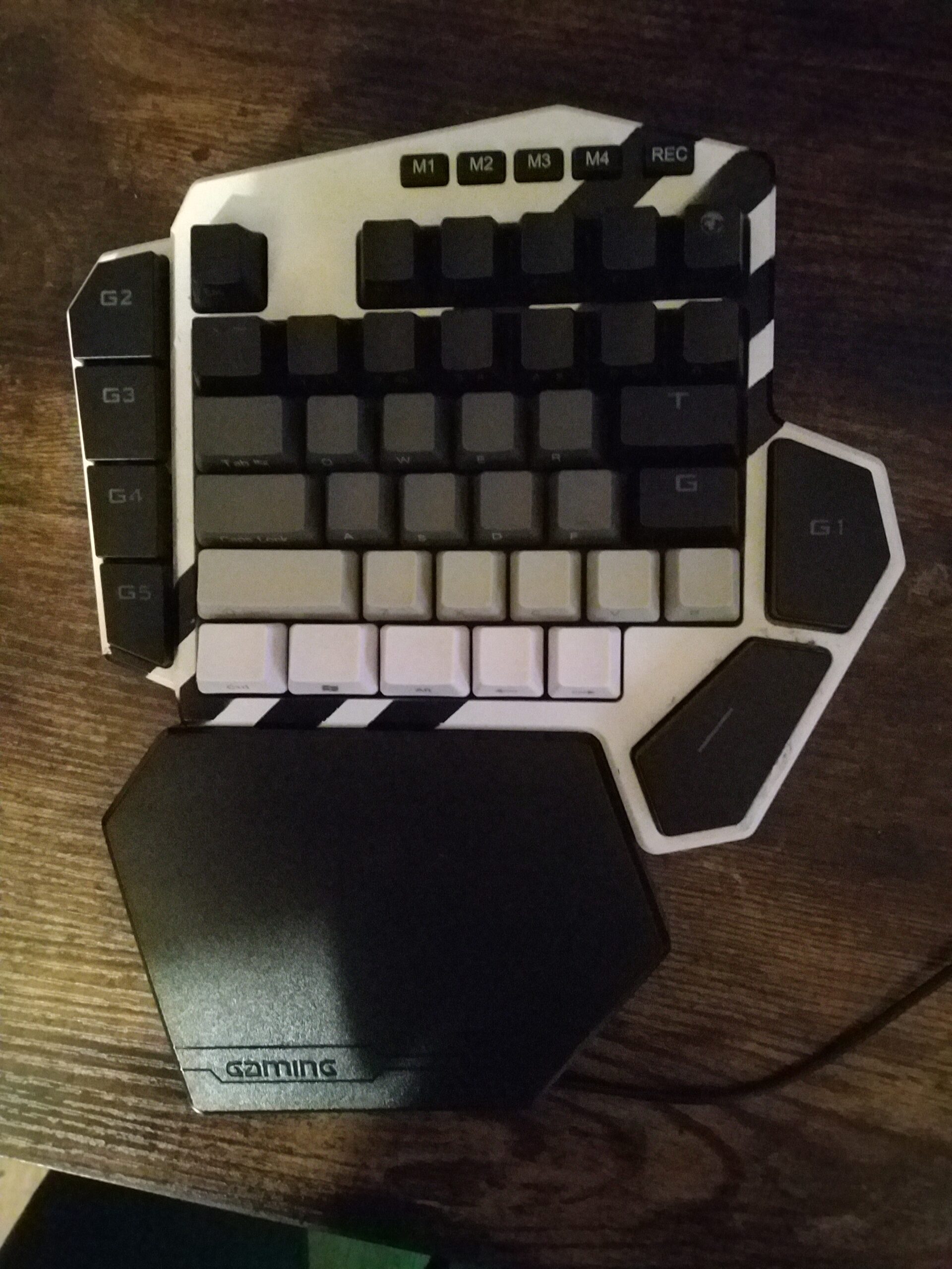 Redragon K585 DITI Wired One-Handed RGB Mechanical Gaming Keyboard, 42 Keys Type-C Professional Gaming Keypad w/Upgraded Hot-Swappable Socket, 7 Onboard Macro Keys & Detachable Wrist Rest Customer Review Redragon K585 DITI Wired One-Handed RGB Mechanical Gaming Keyboard, 42 Keys Type-C Professional Gaming Keypad w/Upgraded Hot-Swappable Socket, 7 Onboard Macro Keys & Detachable Wrist Rest - Customer Photo 1