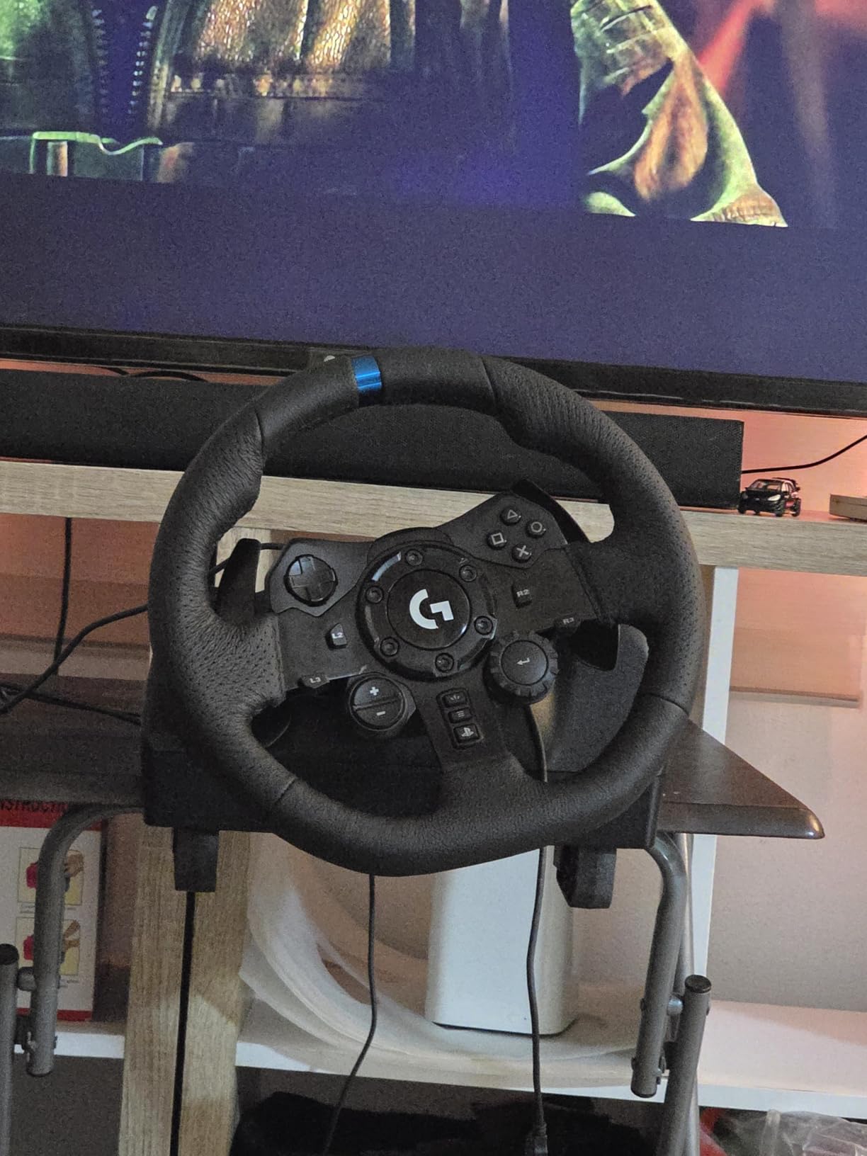 Logitech G923 Racing Wheel and Pedals for Xbox Series X|S, Xbox One and PC featuring TRUEFORCE up to 1000 Hz Force Feedback, Responsive Pedal, Dual Clutch Launch Control, and Genuine Leather Wheel Cover - Customer Photo 1