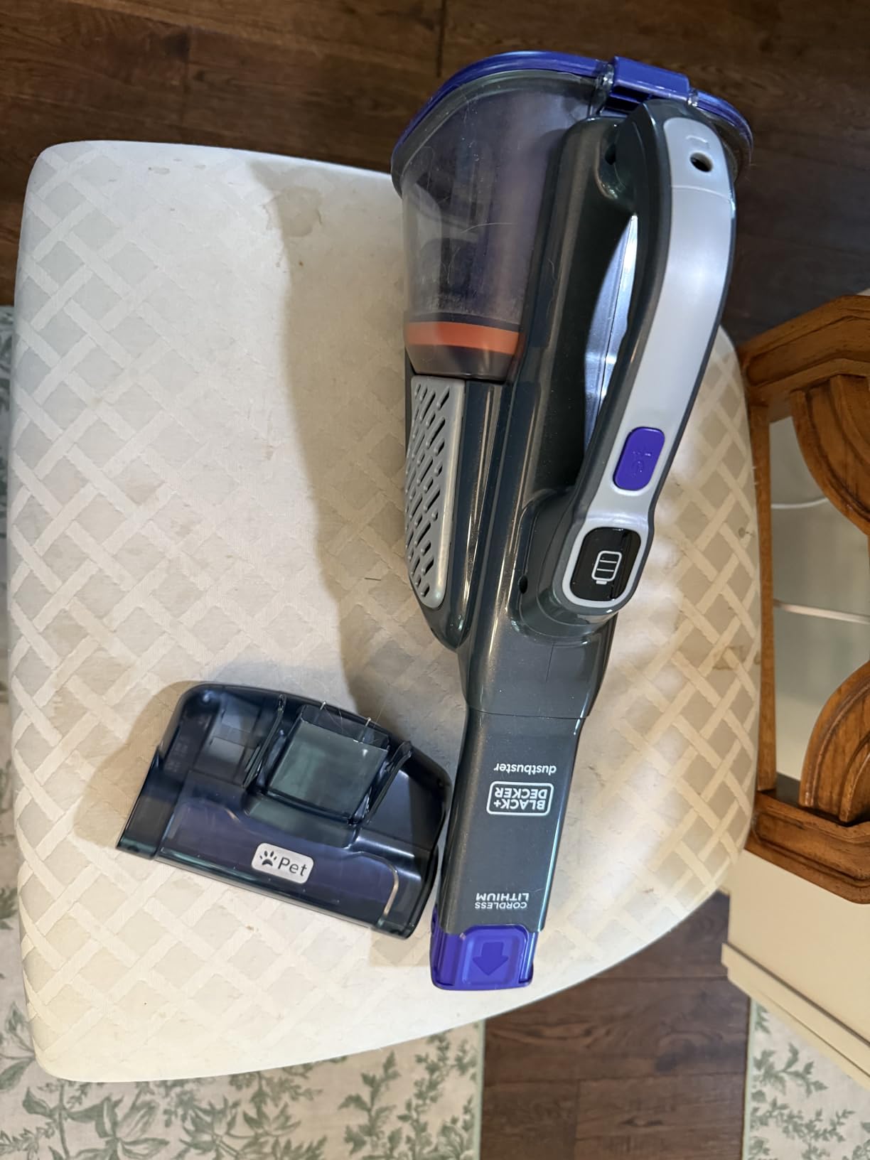 BLACK+DECKER dust buster Handheld Vacuum Cordless, Pet Hair Vacuum, Portable for Home and Car with Pet Brush, Rechargeable, Powerful Suction, Washable Bowl Filter,furbuster AdvancedClean (HHVK515JP07) - Customer Photo 2