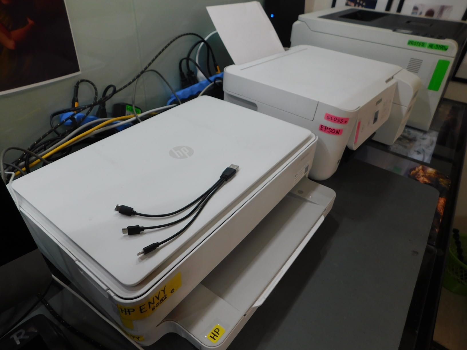 Amazon Basics 5-Pack RJ45 Cat 6 Ethernet Patch Cable, 10Gpbs High-Speed Cable, Gold-Plated, Snagless, 5 Foot, Multicolor - Customer Photo 1