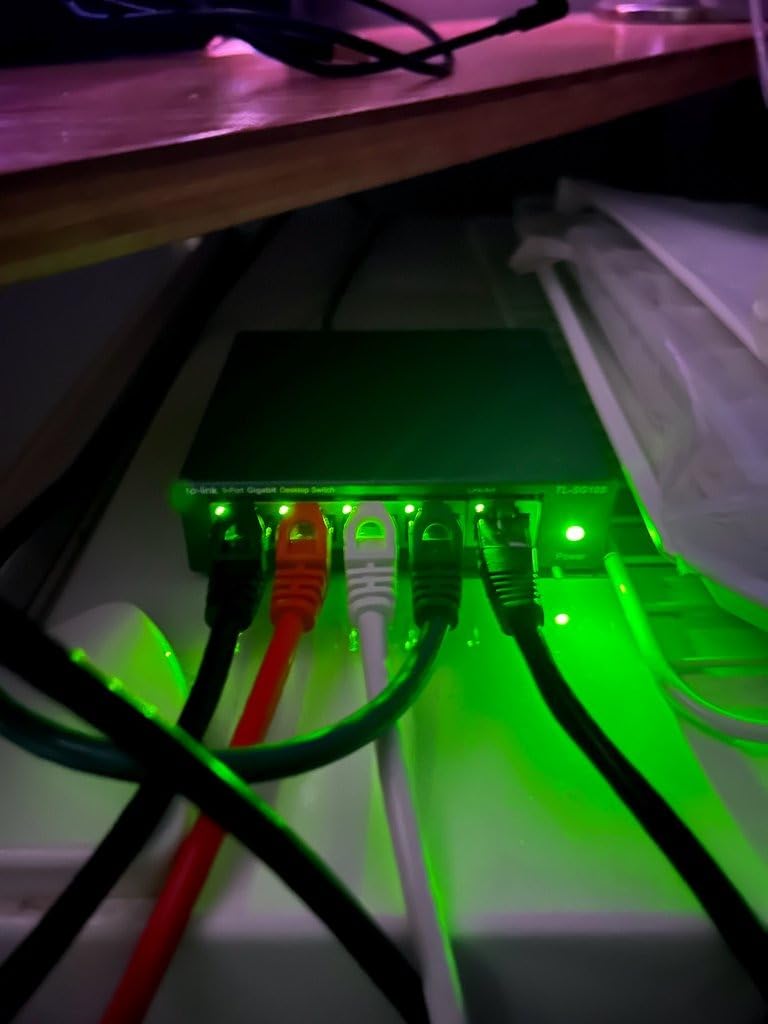 Amazon Basics 5-Pack RJ45 Cat 6 Ethernet Patch Cable, 10Gpbs High-Speed Cable, Gold-Plated, Snagless, 5 Foot, Multicolor - Customer Photo 2