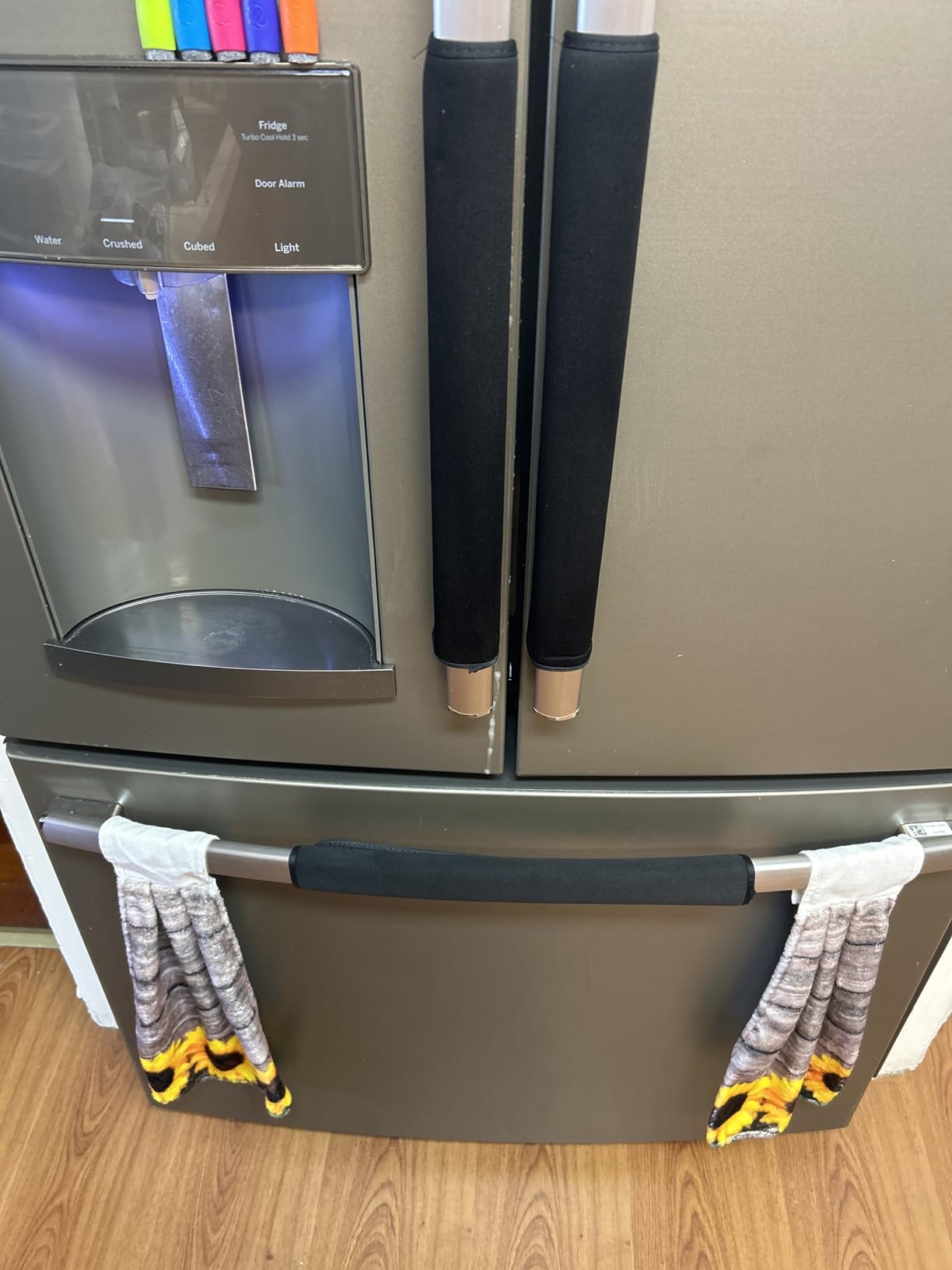 Miaowater 4 PCS Refrigerator Door Handle Covers Kitchen Appliance Decor Handles Anti-Skid Anti-Static Protector Fridge, Dishwasher Oven Keep Off Fingerprints,Food Stains (Black) - Customer Photo 1