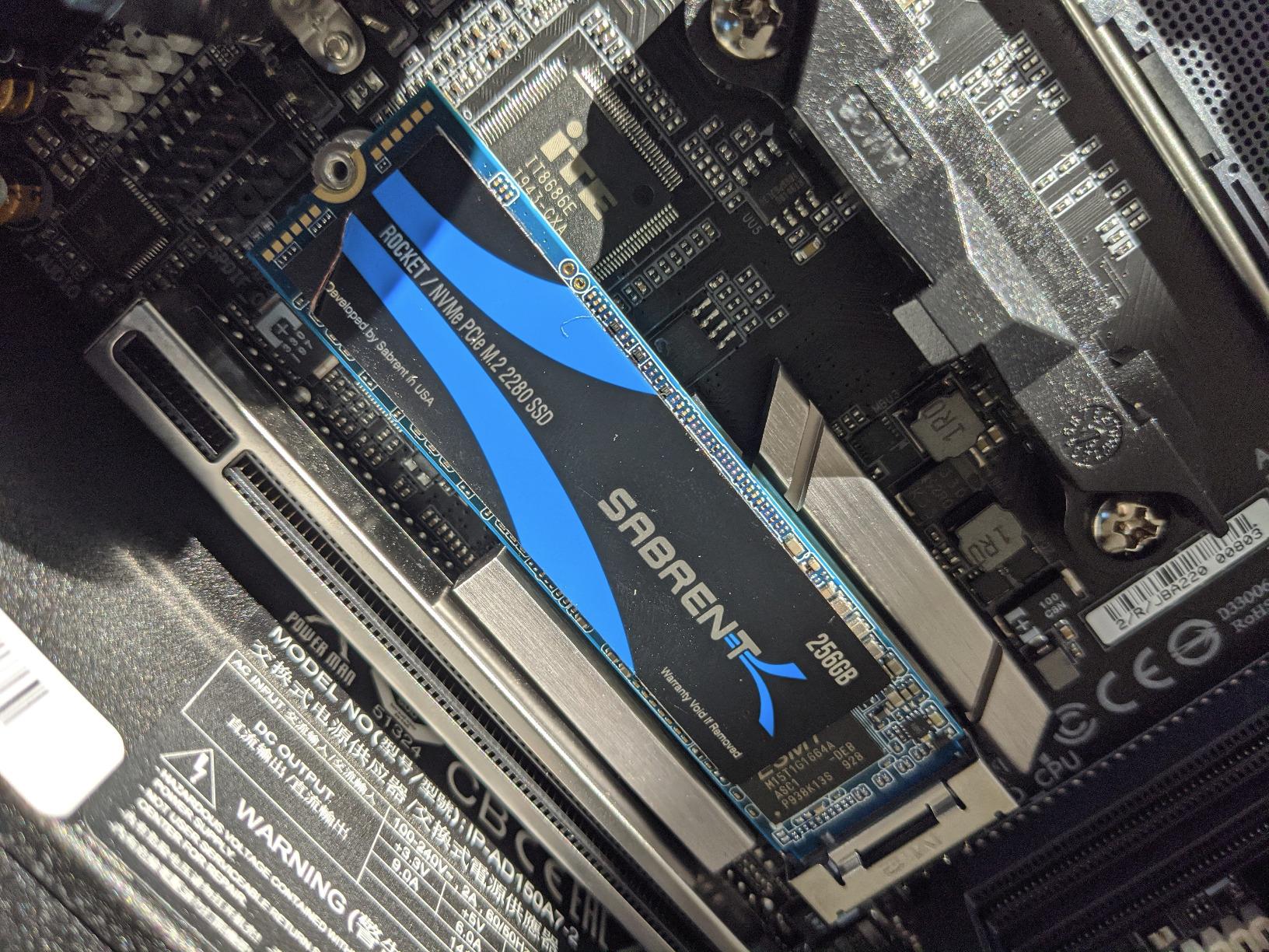 AMD Ryzen 3 3200G 4-core unlocked desktop processor with Radeon Graphics - Customer Photo 3