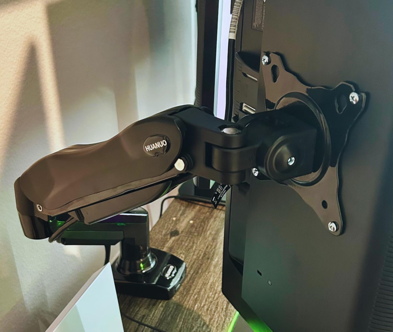 HUANUO Single Monitor Mount, 13 to 32 Inch Monitor Arm, Adjustable Monitor Stand, Vesa Mount with Clamp and Grommet Base - Fits 4.4 to 19.8lbs LCD Computer Monitors - Customer Photo 1