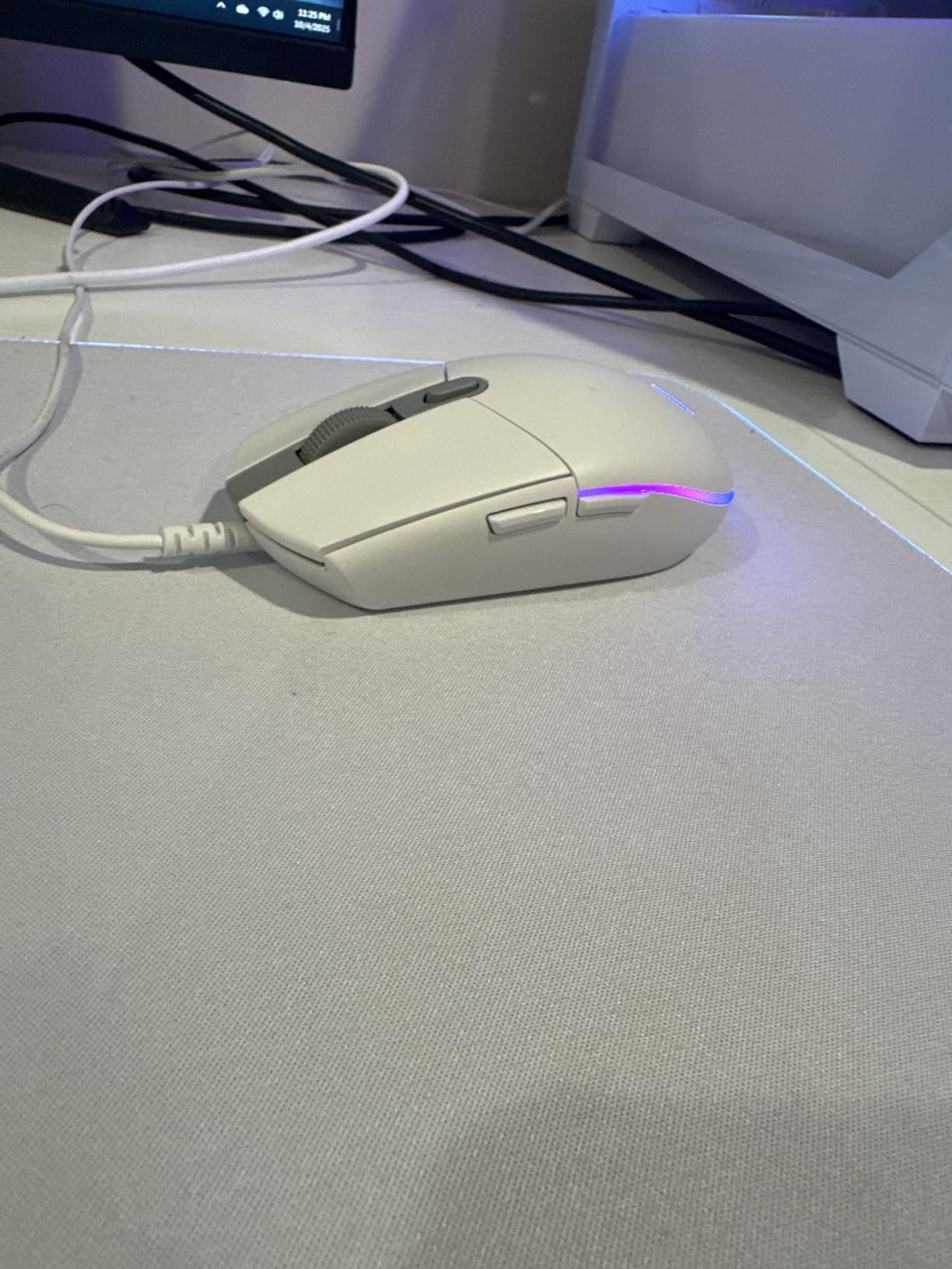 Logitech G203 Wired Gaming Mouse, 8,000 DPI, Rainbow Optical Effect LIGHTSYNC RGB, 6 Programmable Buttons, On-Board Memory, Screen Mapping, PC/Mac Computer and Laptop Compatible - Black - Customer Photo 2