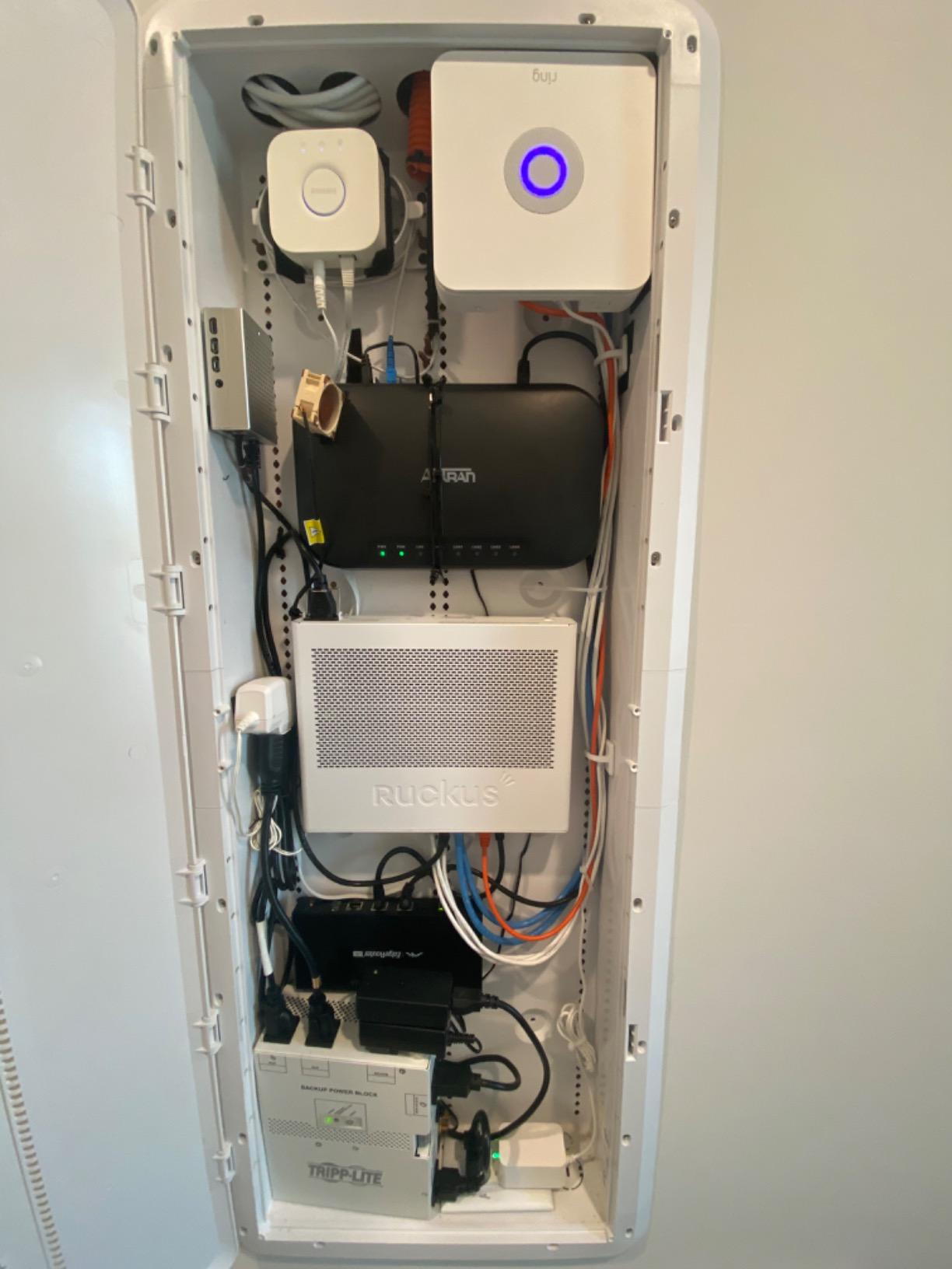 Ring Alarm 8-piece kit (2nd Gen) - home security system with optional 24/7 professional monitoring - Customer Photo 2