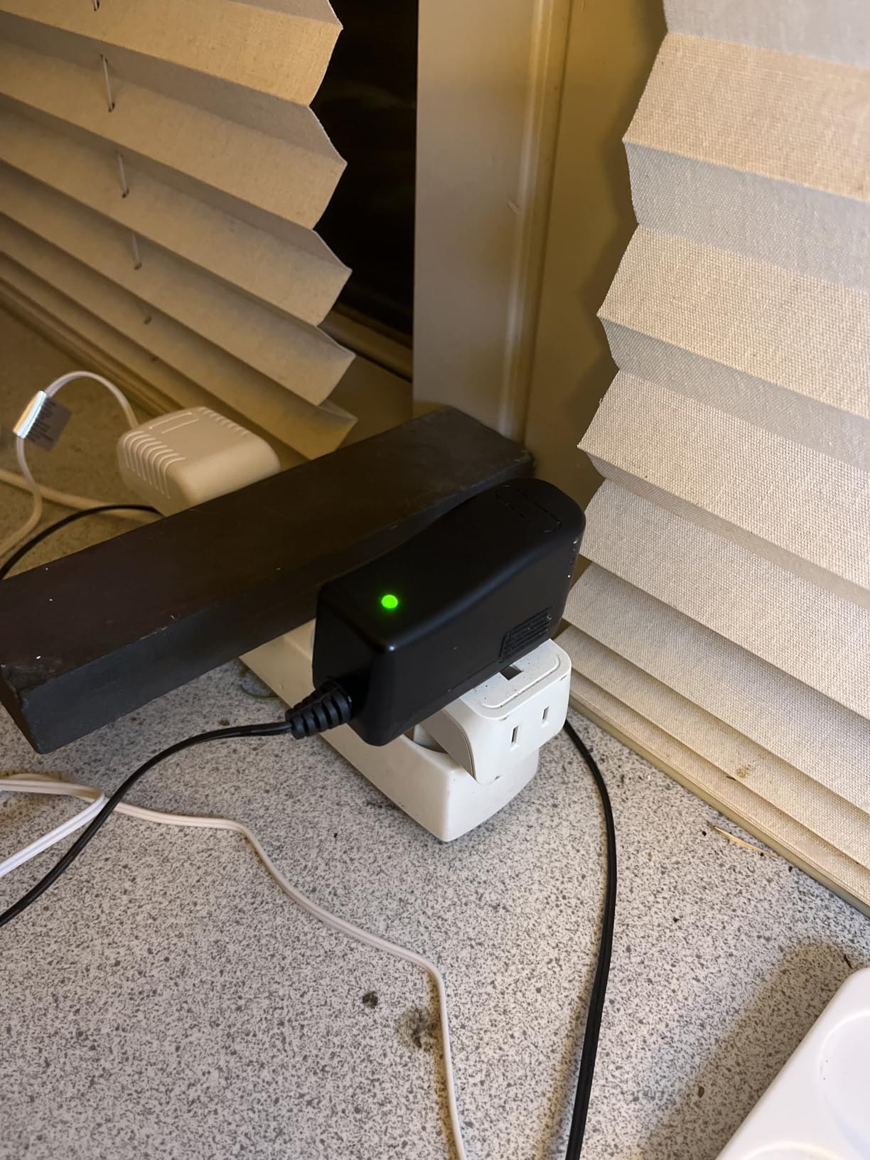 Ceptics Universal Travel Adapter, 35W International Power Adapter with PD & QC 3.0 Dual USB-C, 3 USB Travel Adapter Worldwide, Type I C G A Outlets 110V 220V A/C - EU Euro US UK (11-KU) Customer Review Ceptics Universal Travel Adapter, 35W International Power Adapter with PD & QC 3.0 Dual USB-C, 3 USB Travel Adapter Worldwide, Type I C G A Outlets 110V 220V A/C - EU Euro US UK (11-KU) - Customer Photo 1