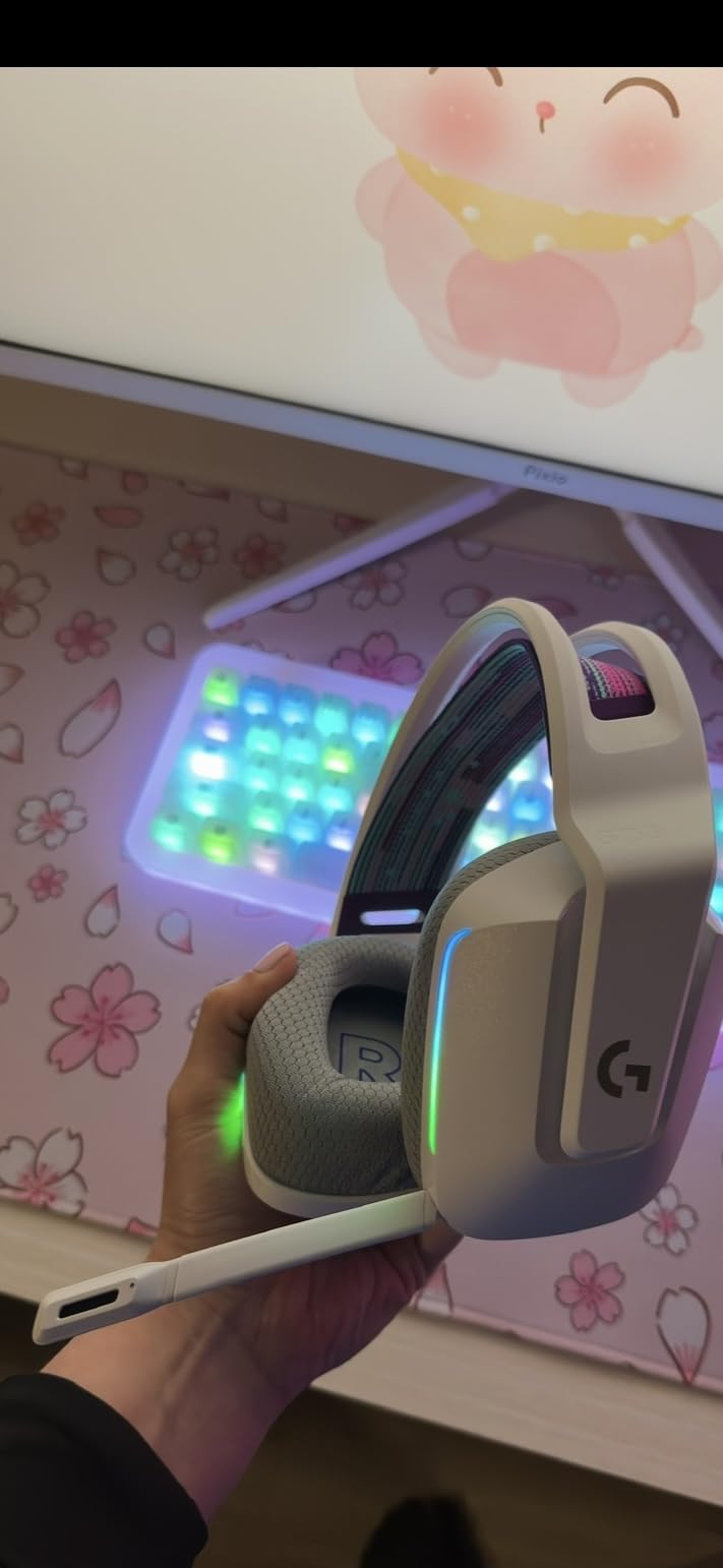 Logitech G733 Lightspeed Wireless Gaming Headset, Suspension Headband, Lightsync RGB, Blue VO!CE Mic, PRO-G Audio – Black, Gaming Headset Wireless, PC, PS5, PS4, Switch Compatible - Customer Photo 1