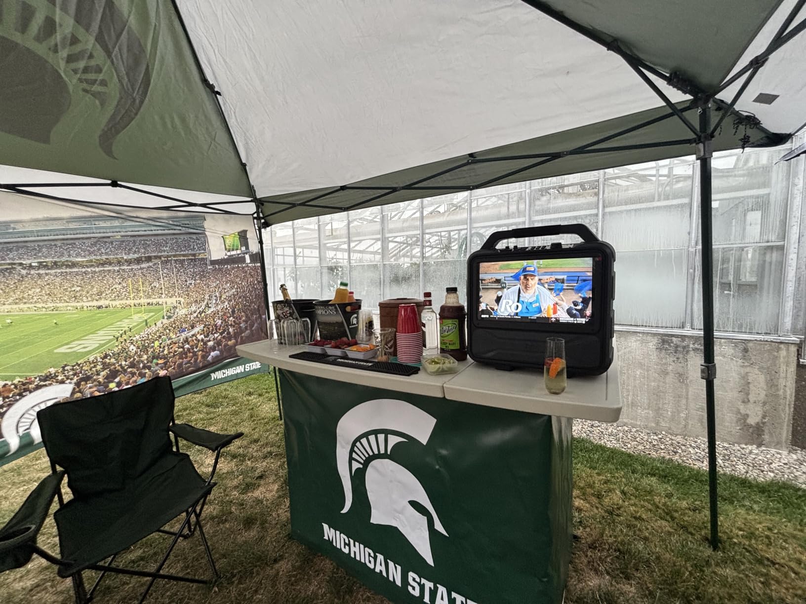 Monster Vision 2 | Portable Entertainment System, 15.6