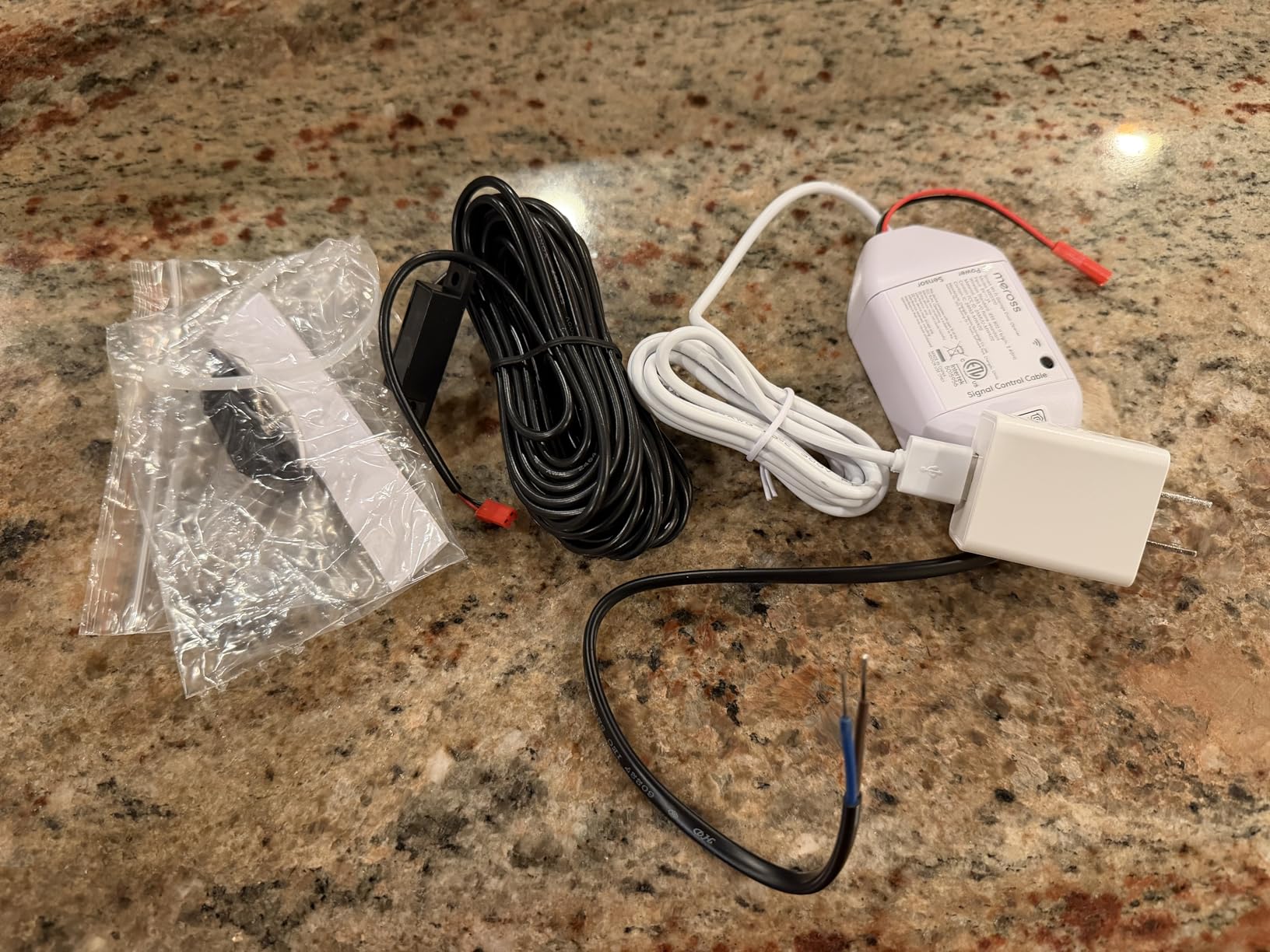 meross Smart Garage Door Opener Remote, Compatible with Apple HomeKit, Amazon Alexa, Google Assistant, SmartThings, Siri, CarPlay and Android, Universal WiFi Garage Controller, No Hub Required Customer Review meross Smart Garage Door Opener Remote, Compatible with Apple HomeKit, Amazon Alexa, Google Assistant, SmartThings, Siri, CarPlay and Android, Universal WiFi Garage Controller, No Hub Required - Customer Photo 1