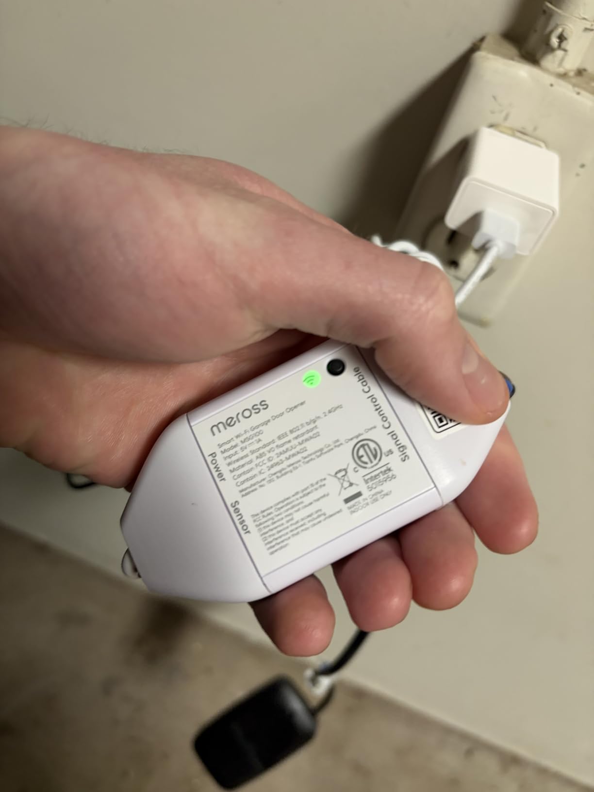 meross Smart Garage Door Opener Remote, Compatible with Apple HomeKit, Amazon Alexa, Google Assistant, SmartThings, Siri, CarPlay and Android, Universal WiFi Garage Controller, No Hub Required Customer Review meross Smart Garage Door Opener Remote, Compatible with Apple HomeKit, Amazon Alexa, Google Assistant, SmartThings, Siri, CarPlay and Android, Universal WiFi Garage Controller, No Hub Required - Customer Photo 4