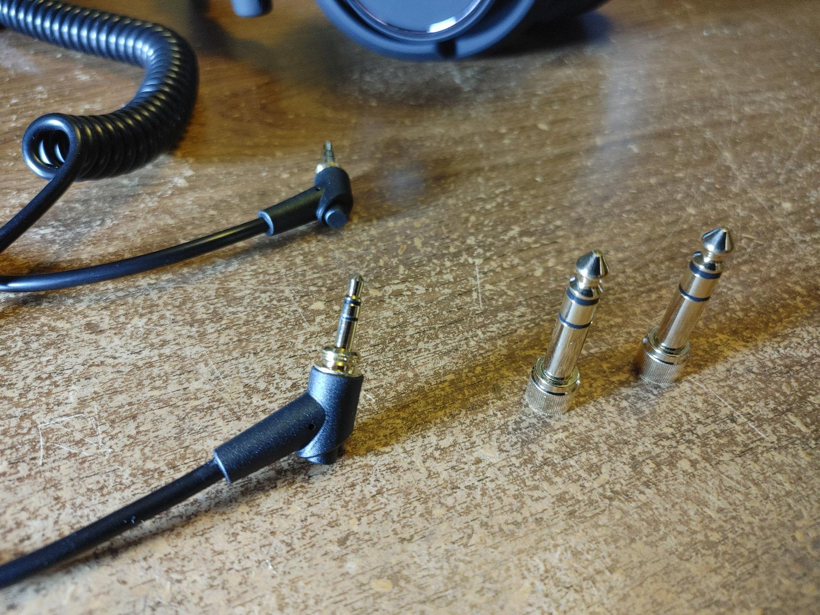 MAONO MH601 Professional Studio Monitor Headphones, Wired Closed Back Over Ear DJ Headset with 50mm Drivers and 1/4 inch to 3.5mm Jack for Guitar Amp Recording Mixing Piano Music Production Podcast - Customer Photo 1