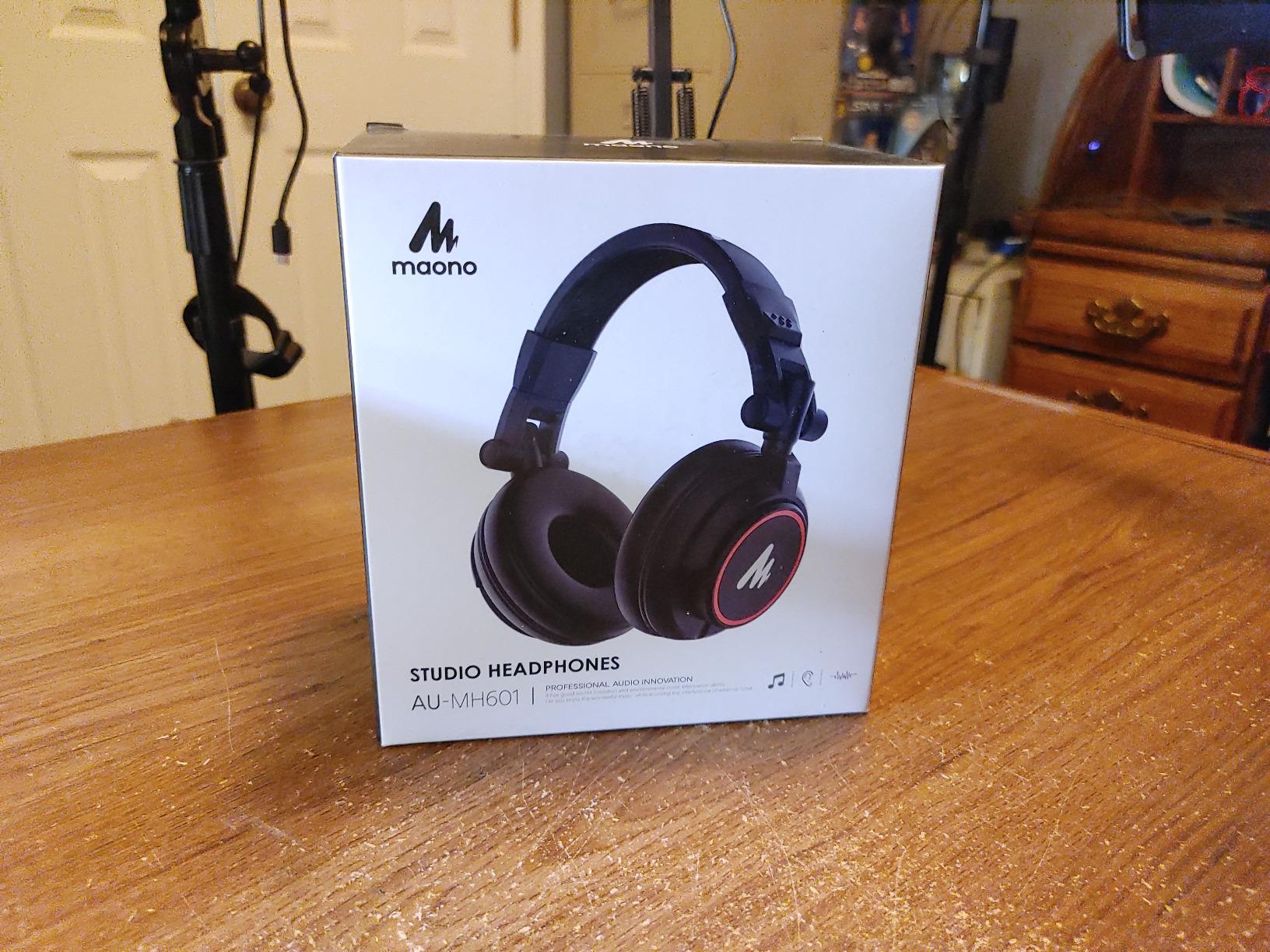 MAONO MH601 Professional Studio Monitor Headphones, Wired Closed Back Over Ear DJ Headset with 50mm Drivers and 1/4 inch to 3.5mm Jack for Guitar Amp Recording Mixing Piano Music Production Podcast - Customer Photo 2