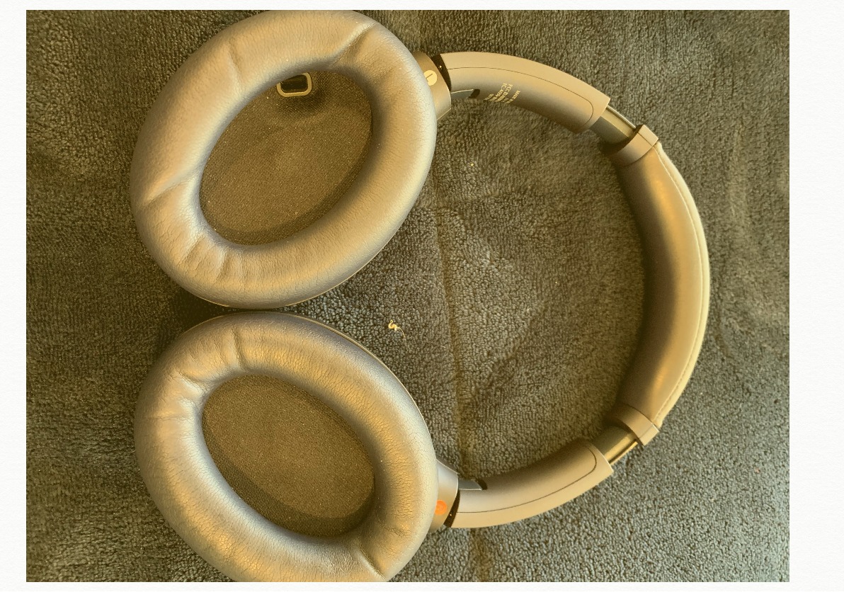 Sony WH-1000XM4 Wireless Premium Noise Canceling Overhead Headphones with Mic for Phone-Call and Alexa Voice Control, Silver WH1000XM4 - Customer Photo 2