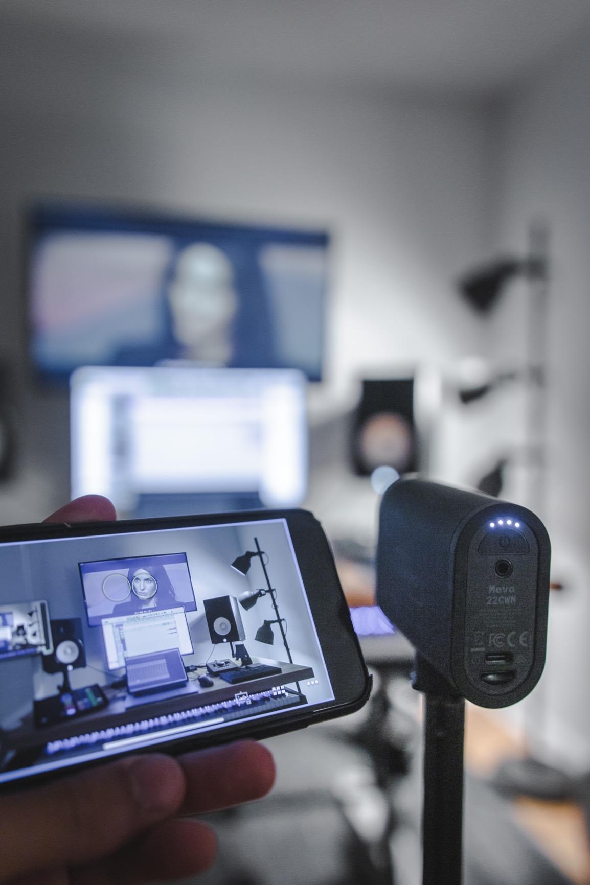 Logitech for Creators Mevo Start, Wireless Live Streaming Camera, 1080p HD Video Quality, Intelligent App Control, Stream via LTE or Wi-Fi - Black - Customer Photo 1