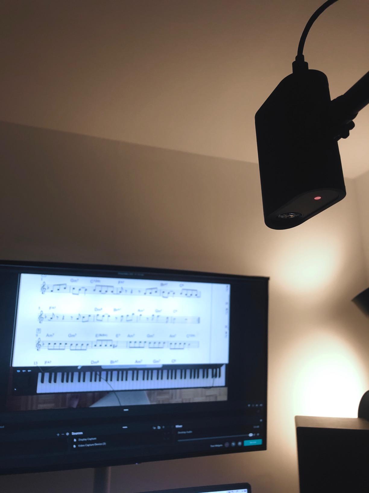 Logitech for Creators Mevo Start, Wireless Live Streaming Camera, 1080p HD Video Quality, Intelligent App Control, Stream via LTE or Wi-Fi - Black - Customer Photo 2