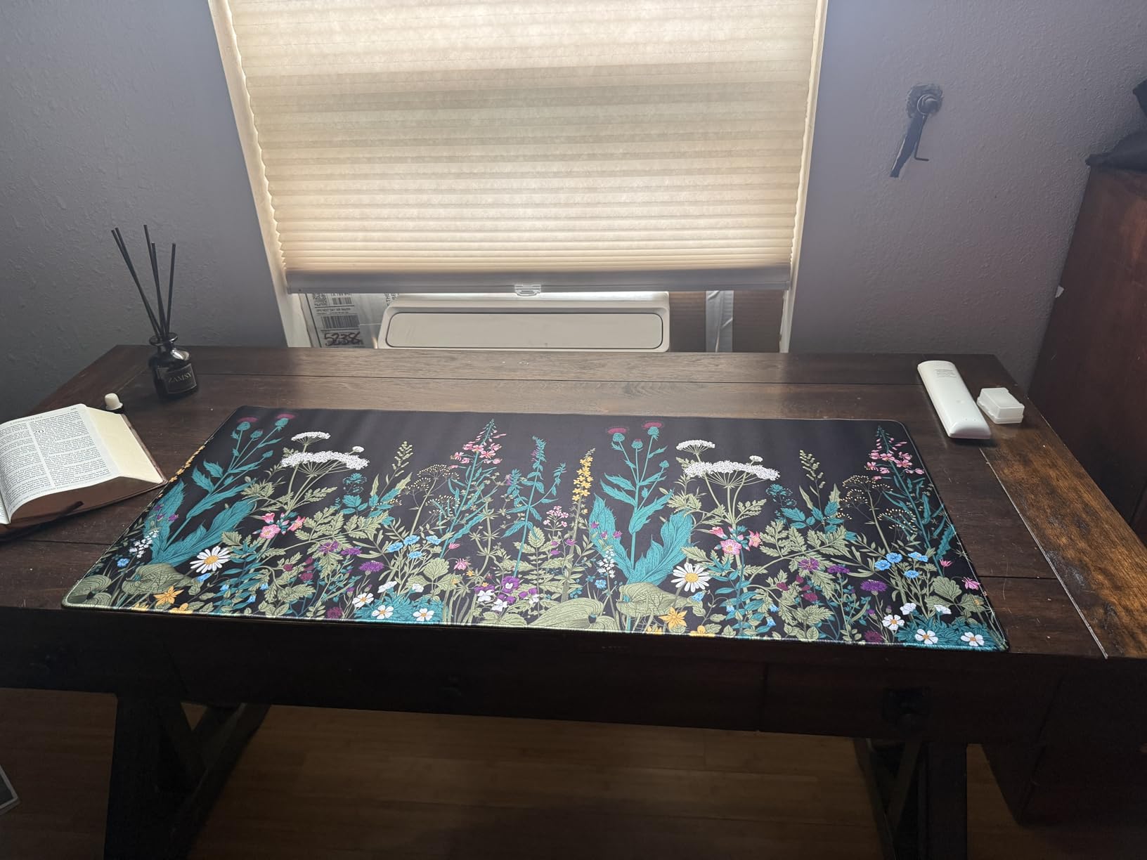 iCasso Desk Mat, Big Desk Pad, XXL Extended Gaming Mouse Pad, Large Mouse Pad for Desk Protector Customer Review iCasso Desk Mat, Big Desk Pad, XXL Extended Gaming Mouse Pad, Large Mouse Pad for Desk Protector - Customer Photo 1