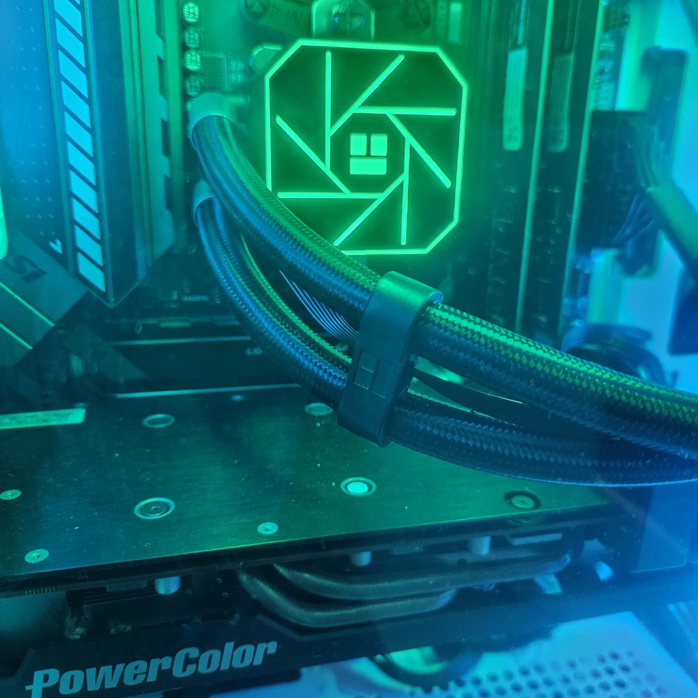 MSI MAG B550 TOMAHAWK Gaming Motherboard (AMD AM4, DDR4, PCIe 4.0, SATA 6Gb/s, M.2, USB 3.2 Gen 2, HDMI/DP, ATX, AMD Ryzen 5000 Series processors) - Customer Photo 2