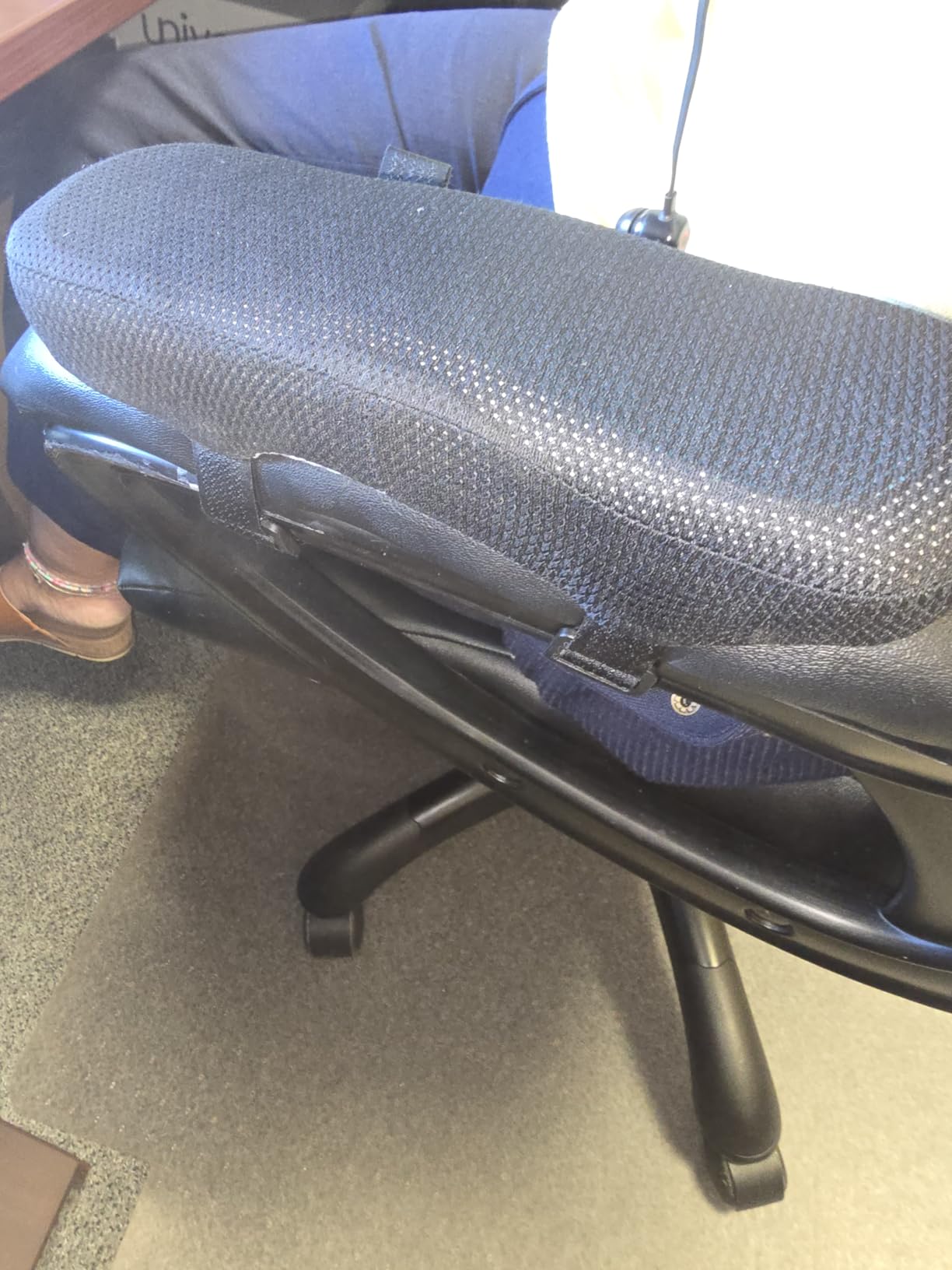 Everlasting Comfort Office Chair & Wheelchair Arm Pads - Cooling Memory Foam Arm Rest Cover for Desk, Gaming Chair, Wheelchair Armrest Pads Customer Review Everlasting Comfort Office Chair & Wheelchair Arm Pads - Cooling Memory Foam Arm Rest Cover for Desk, Gaming Chair, Wheelchair Armrest Pads - Customer Photo 1