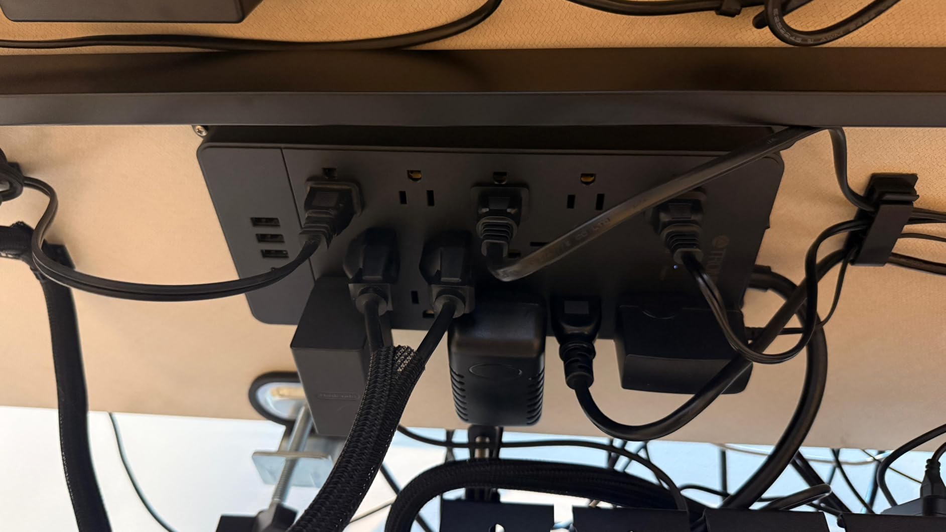 TROND Surge Protector Power Strip, 4000 Joules, ETL Listed, 13 Widely-Spaced Outlets Expansion with USB C Ports, Low-Profile Flat Plug, Wall Mountable, 5ft Extension Cord, 14AWG Heavy Duty, Black Customer Review TROND Surge Protector Power Strip, 4000 Joules, ETL Listed, 13 Widely-Spaced Outlets Expansion with USB C Ports, Low-Profile Flat Plug, Wall Mountable, 5ft Extension Cord, 14AWG Heavy Duty, Black - Customer Photo 2