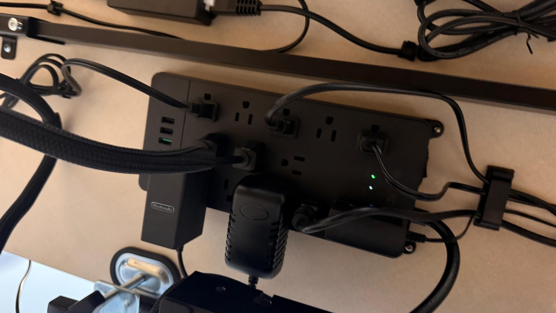 TROND Surge Protector Power Strip, 4000 Joules, ETL Listed, 13 Widely-Spaced Outlets Expansion with USB C Ports, Low-Profile Flat Plug, Wall Mountable, 5ft Extension Cord, 14AWG Heavy Duty, Black Customer Review TROND Surge Protector Power Strip, 4000 Joules, ETL Listed, 13 Widely-Spaced Outlets Expansion with USB C Ports, Low-Profile Flat Plug, Wall Mountable, 5ft Extension Cord, 14AWG Heavy Duty, Black - Customer Photo 4