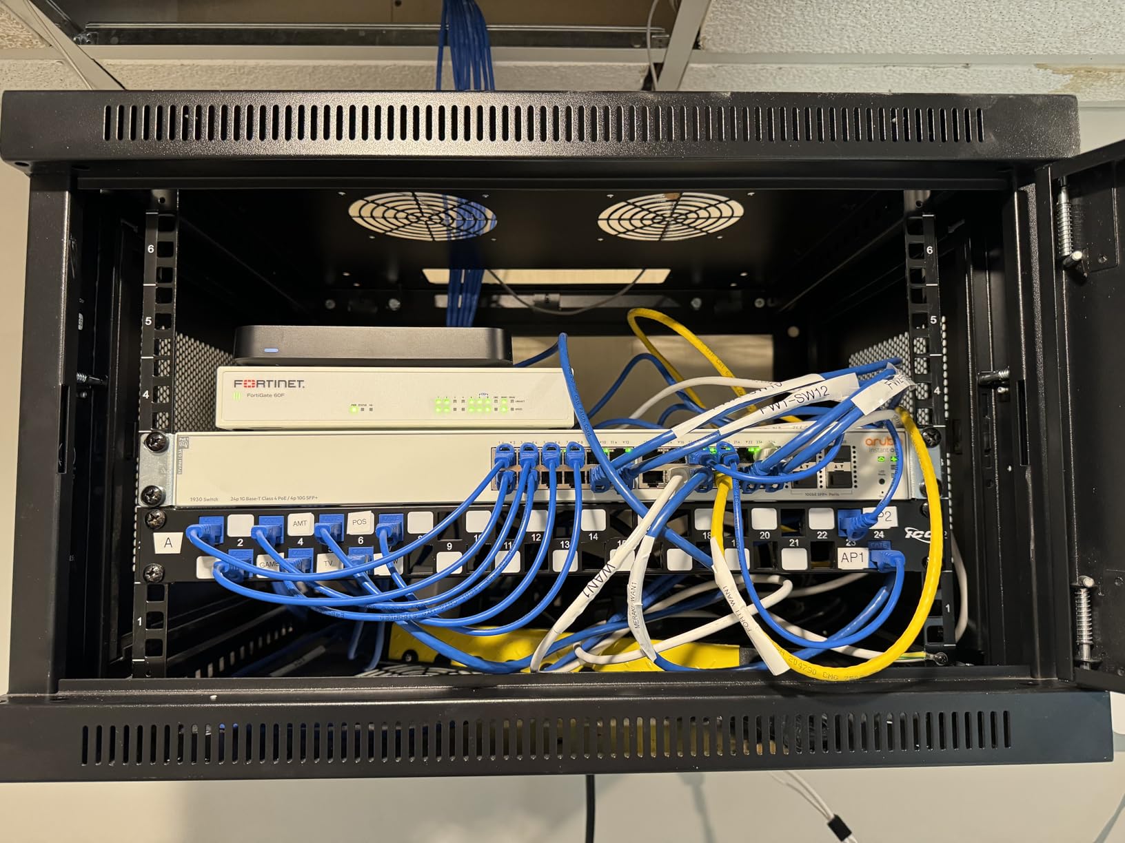 Aruba a Hewlett Packard Enterprise Company Instant On 1930 24-Port Gb Ethernet 24xGE PoE (195W), 4X 1G/10G SFP+, L2+ Smart Switch US Cord (JL683A#ABA) - Customer Photo 2