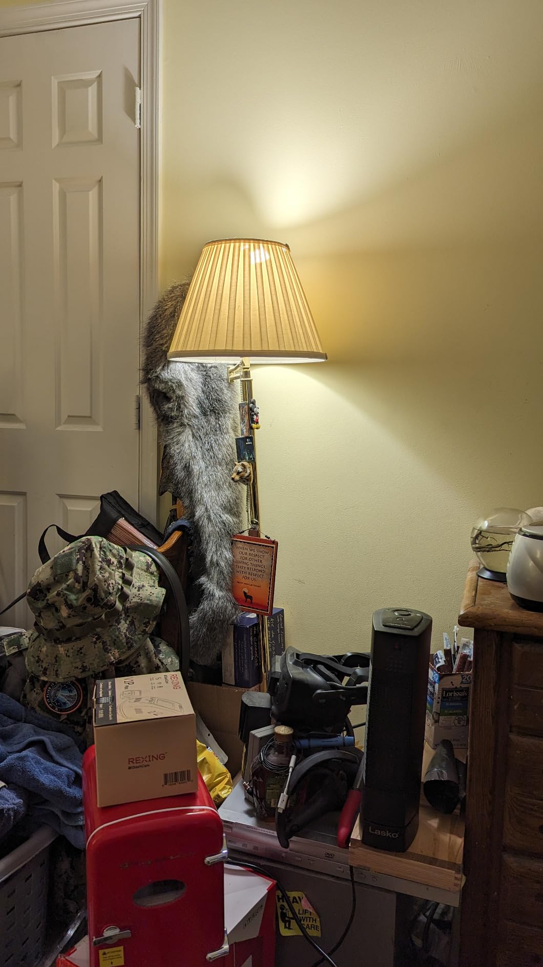 Philips Hue A19 LED Smart Light Bulb - White and Color Ambiance - 60W Indoor Light Bulb - Control with Hue App - Works with Alexa, Google Assistant and Apple Homekit - 3 Pack - Customer Photo 4