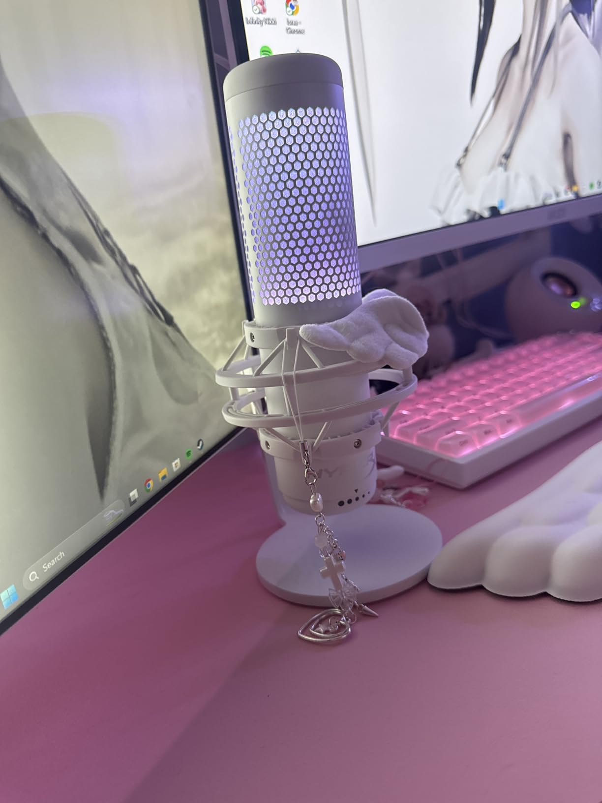 HyperX QuadCast S – RGB USB Condenser Microphone for PC, PS4, PS5 and Mac, Anti-Vibration Shock Mount, 4 Polar Patterns, Pop Filter, Gain Control, Gaming, Streaming, Podcasts, Twitch, YouTube, Discord Customer Review HyperX QuadCast S – RGB USB Condenser Microphone for PC, PS4, PS5 and Mac, Anti-Vibration Shock Mount, 4 Polar Patterns, Pop Filter, Gain Control, Gaming, Streaming, Podcasts, Twitch, YouTube, Discord - Customer Photo 4