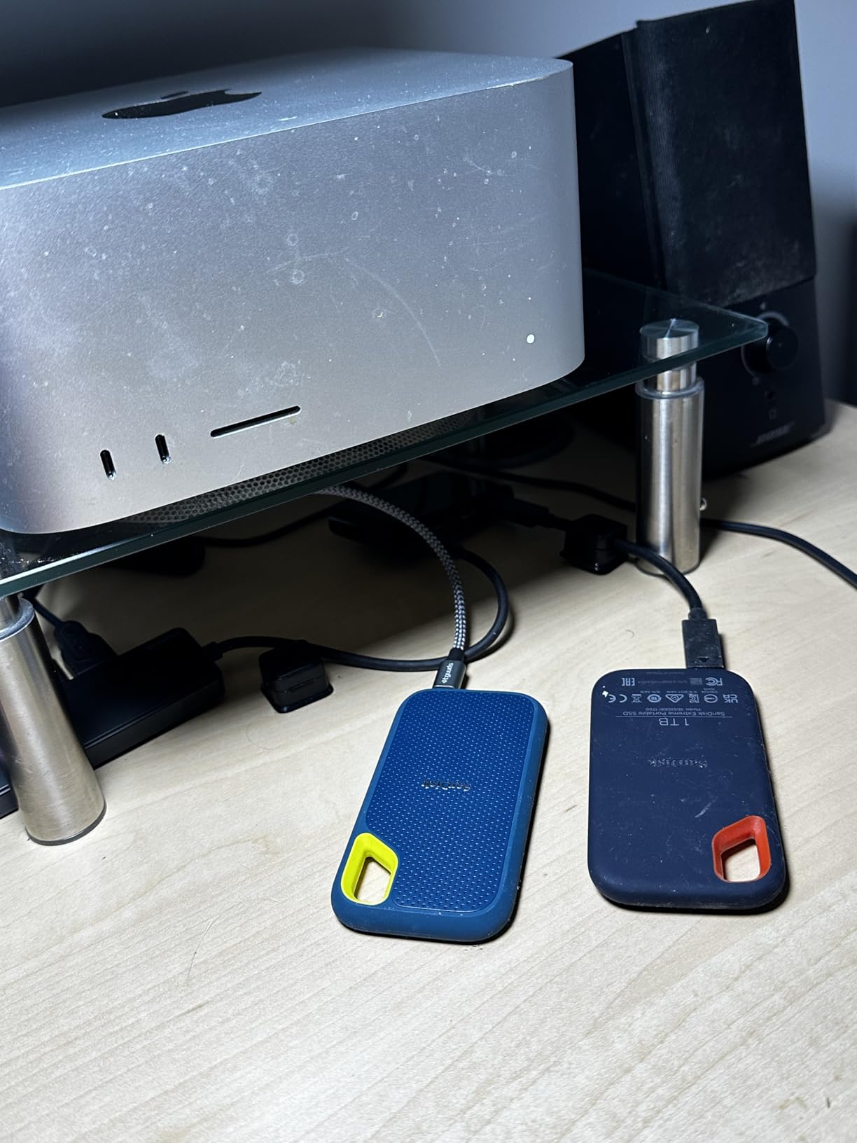 SanDisk 1TB Extreme Portable SSD - Up to 1050MB/s, USB-C, USB 3.2 Gen 2, IP65 Water and Dust Resistance, Updated Firmware - External Solid State Drive - SDSSDE61-1T00-G25 Customer Review SanDisk 1TB Extreme Portable SSD - Up to 1050MB/s, USB-C, USB 3.2 Gen 2, IP65 Water and Dust Resistance, Updated Firmware - External Solid State Drive - SDSSDE61-1T00-G25 - Customer Photo 2