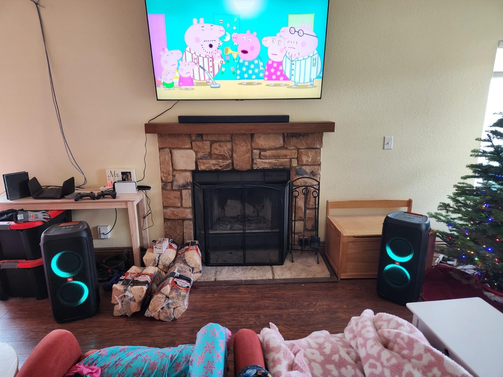 JBL Partybox 310 - Portable Party Speaker with Long Lasting Battery, Powerful JBL Sound and Exciting Light Show,Black - Customer Photo 2