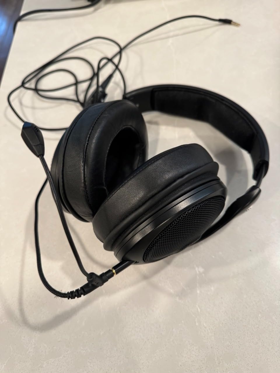 HD 560 S Over-The-Ear Audiophile Headphones - Neutral Frequency Response, E.A.R. Technology for Wide Sound Field, Open-Back Earcups, Detachable Cable, (Black) (HD 560S) - Customer Photo 1