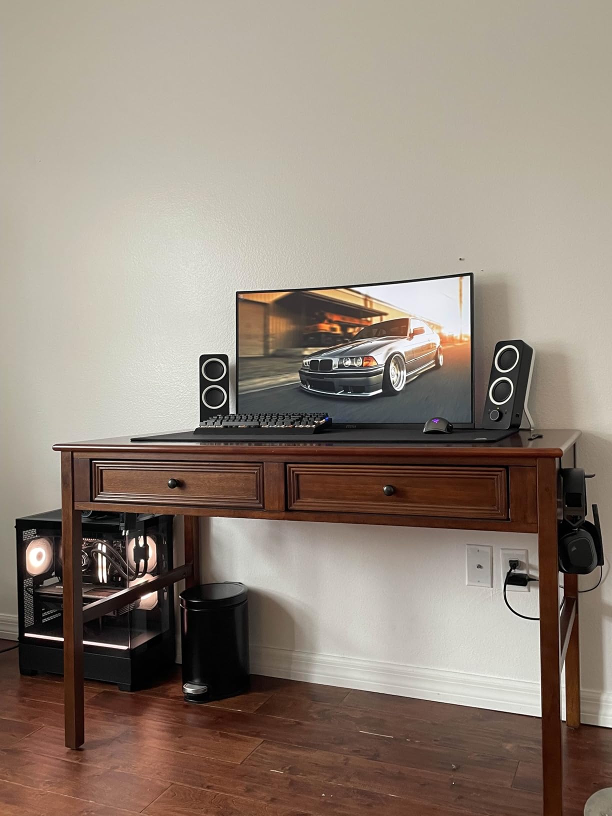 Corsair MM350 PRO Premium Spill-Proof Cloth Gaming Mouse Pad – Extended XL - Black Customer Review Corsair MM350 PRO Premium Spill-Proof Cloth Gaming Mouse Pad – Extended XL - Black - Customer Photo 2