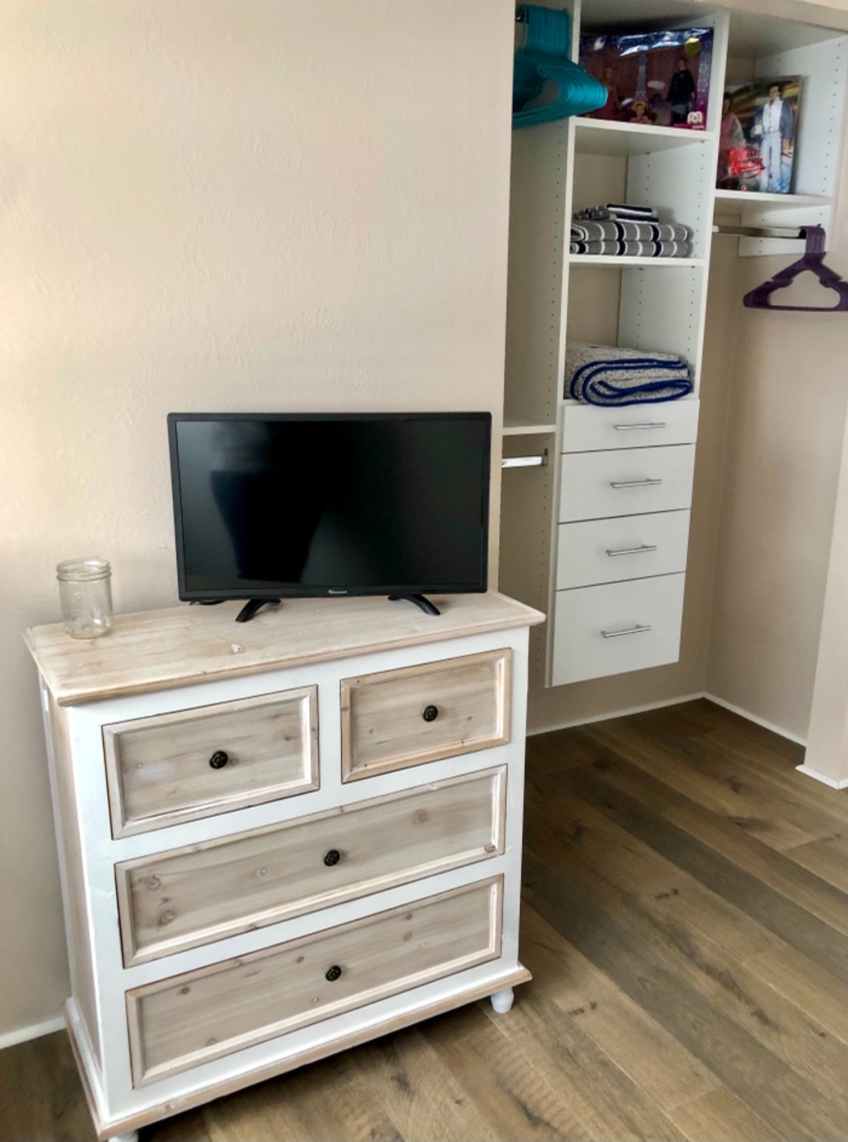 24 Inch 720P LED HD Backlight Flat DVD Combo TV, VGA USB HDMI Digital TV Tuner Cable, Build-in DVD Player Dual Channel 3W Speakers Monitor Television (24 inch) - Customer Photo 4