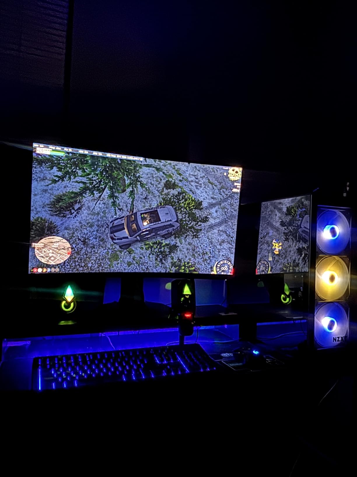 HyperX SoloCast – USB Condenser Gaming Microphone, for PC, PS4, PS5 and Mac, Tap-to-Mute Sensor, Cardioid Polar Pattern, great for Streaming, Podcasts, Twitch, YouTube, Discord,Black - Customer Photo 1