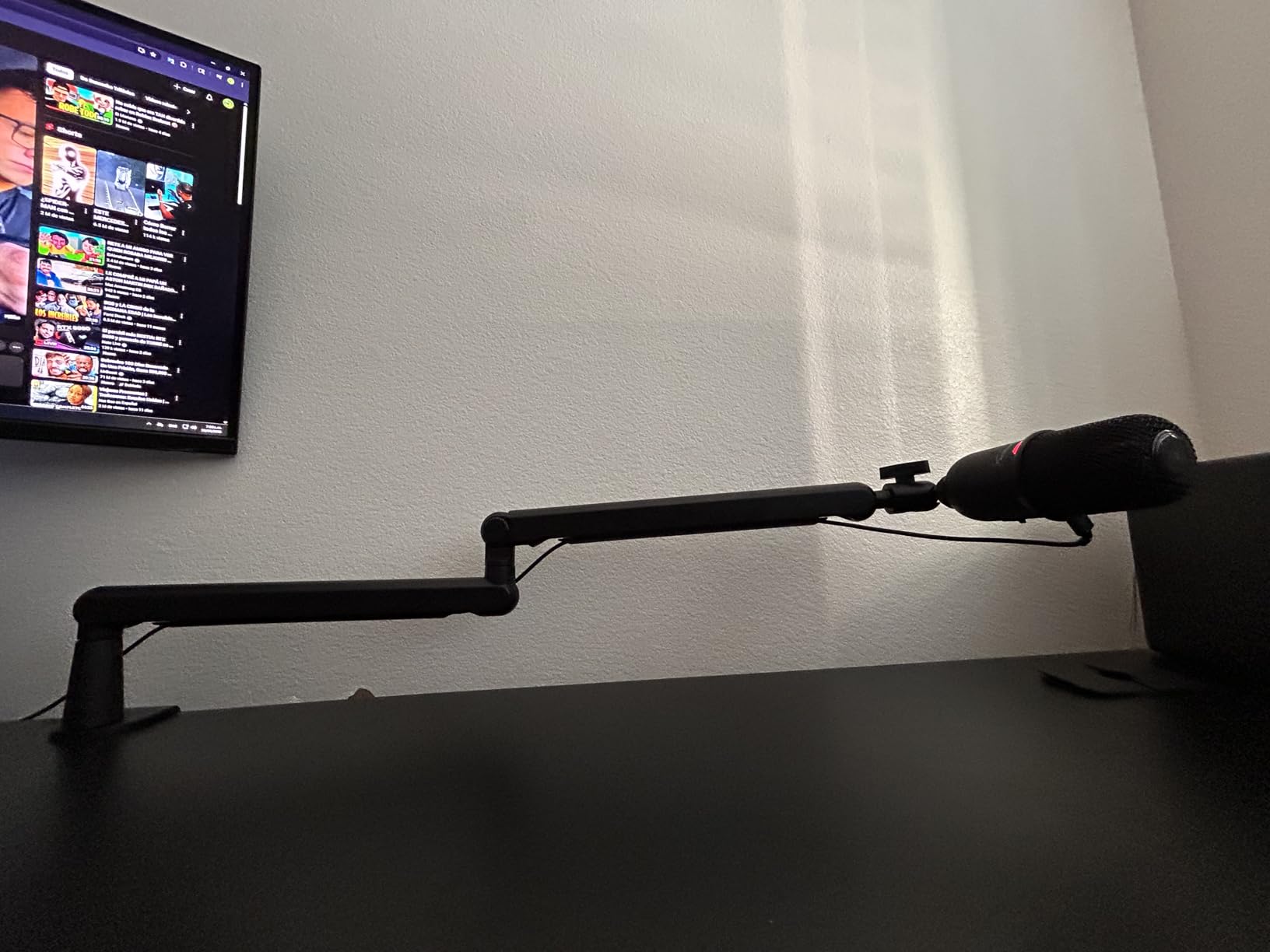 HyperX SoloCast – USB Condenser Gaming Microphone, for PC, PS4, PS5 and Mac, Tap-to-Mute Sensor, Cardioid Polar Pattern, great for Streaming, Podcasts, Twitch, YouTube, Discord,Black - Customer Photo 2