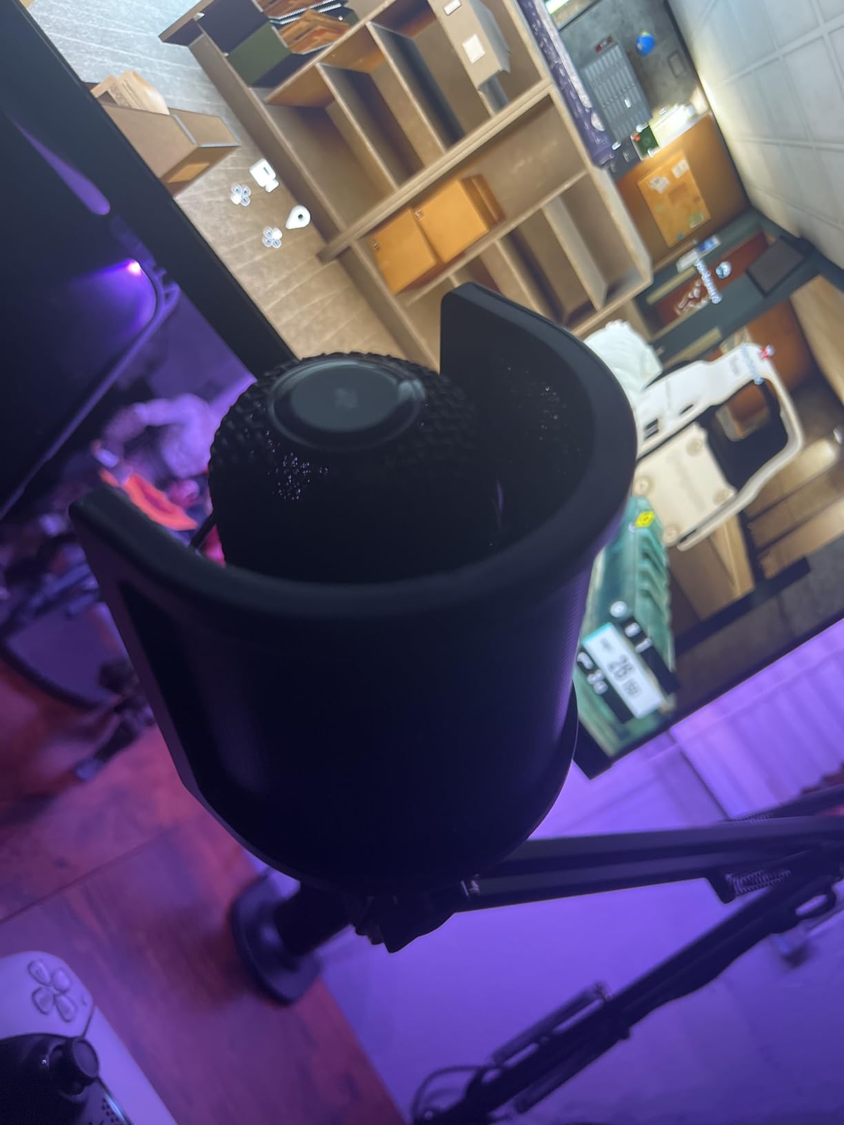 HyperX SoloCast – USB Condenser Gaming Microphone, for PC, PS4, PS5 and Mac, Tap-to-Mute Sensor, Cardioid Polar Pattern, great for Streaming, Podcasts, Twitch, YouTube, Discord,Black Customer Review HyperX SoloCast – USB Condenser Gaming Microphone, for PC, PS4, PS5 and Mac, Tap-to-Mute Sensor, Cardioid Polar Pattern, great for Streaming, Podcasts, Twitch, YouTube, Discord,Black - Customer Photo 4