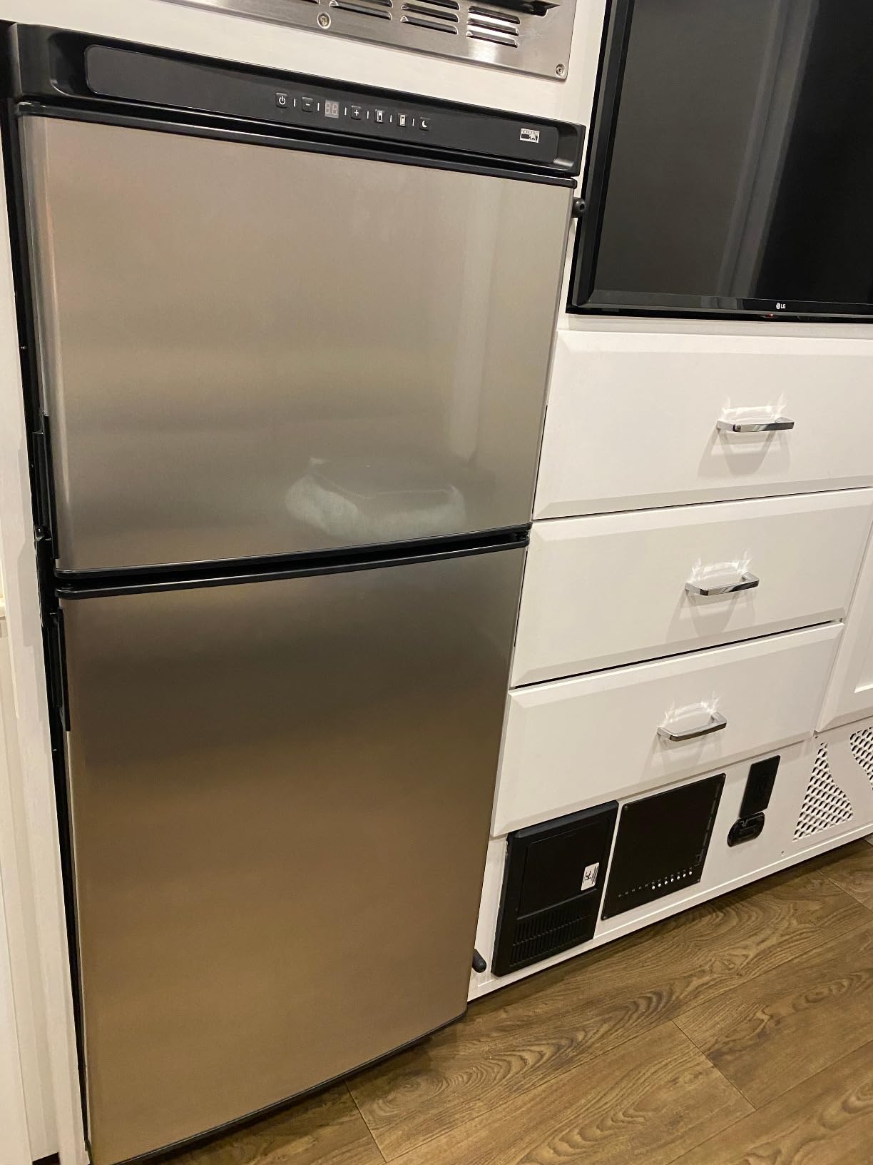 Norcold N8DCSSR Polar 8DC Compressor RV Refrigerator - 8 cu. ft., RH Customer Review Norcold N8DCSSR Polar 8DC Compressor RV Refrigerator - 8 cu. ft., RH - Customer Photo 1