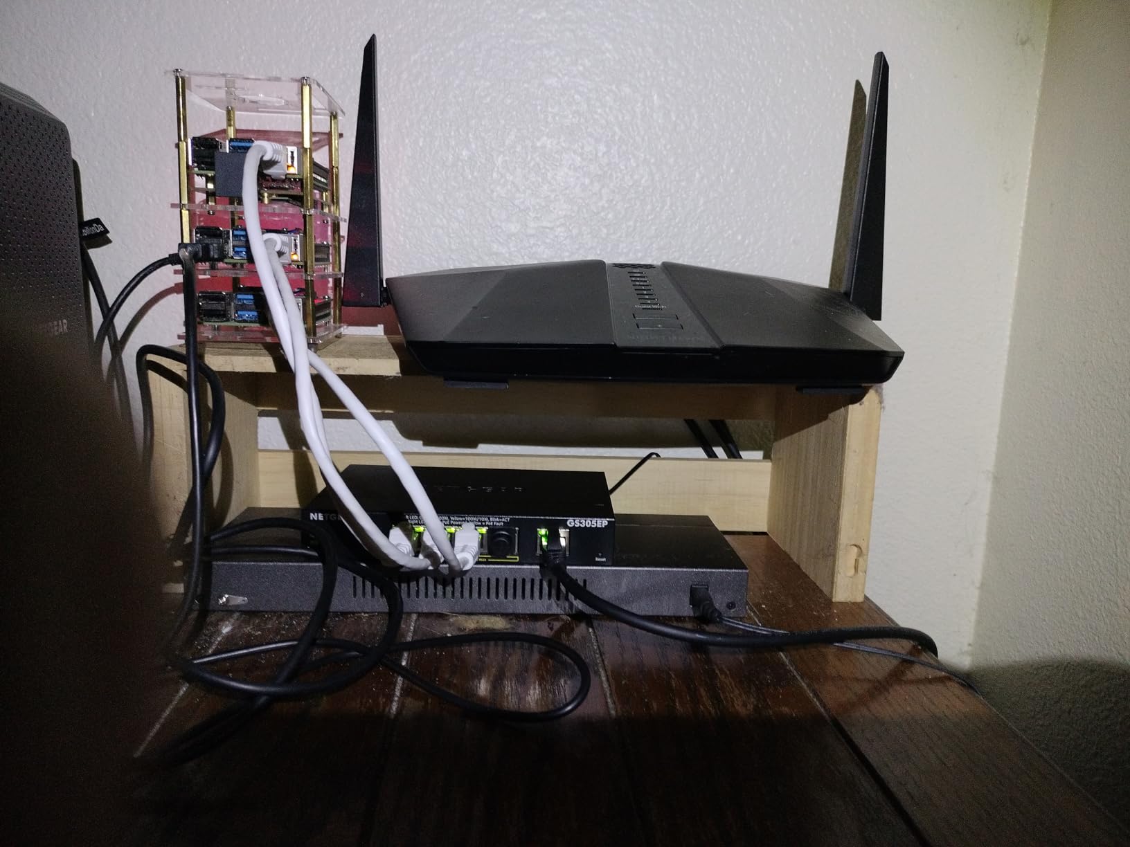 NETGEAR 8 Port PoE Gigabit Ethernet Easy Smart Managed Essentials Switch (GS308EP) - with 8 x PoE+ @ 62W, Desktop or Wall Mount - Customer Photo 1