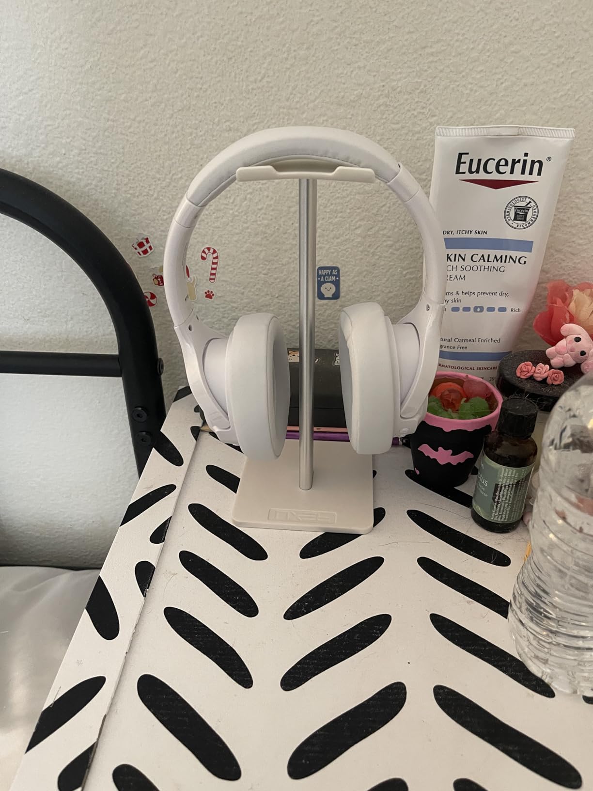 Headphone Stand, Universal Aluminum Metal Holder for AirPods Max, HyperX Cloud II, Xbox One, Turtle Beach, Sennheiser, Sony, Bose, Beats PC Gaming Headset Display & Bluetooth Headphones (Black) Customer Review Headphone Stand, Universal Aluminum Metal Holder for AirPods Max, HyperX Cloud II, Xbox One, Turtle Beach, Sennheiser, Sony, Bose, Beats PC Gaming Headset Display & Bluetooth Headphones (Black) - Customer Photo 3