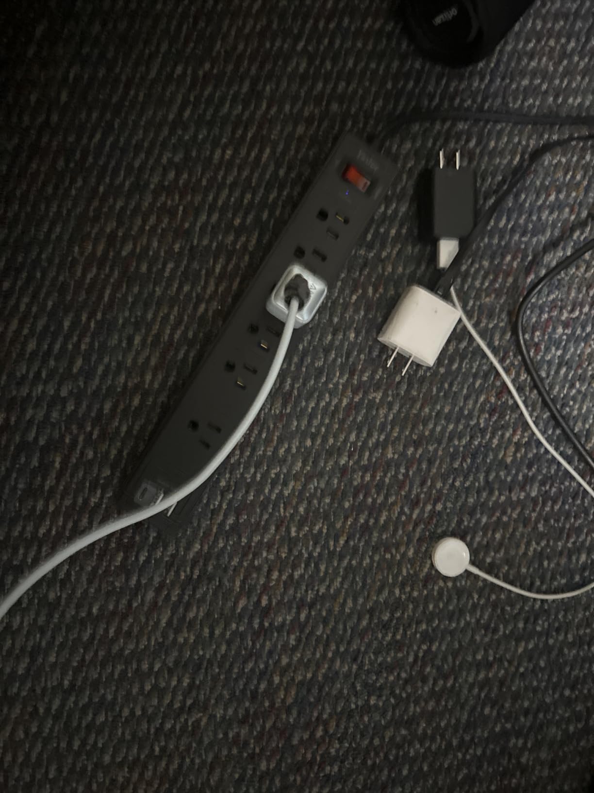 6Ft Power Strip Surge Protector - Yintar Extension Cord with 6 AC Outlets and 3 USB Ports for for Home, Office, Dorm Essentials, 1680 Joules, ETL Listed, (Black) - Customer Photo 4