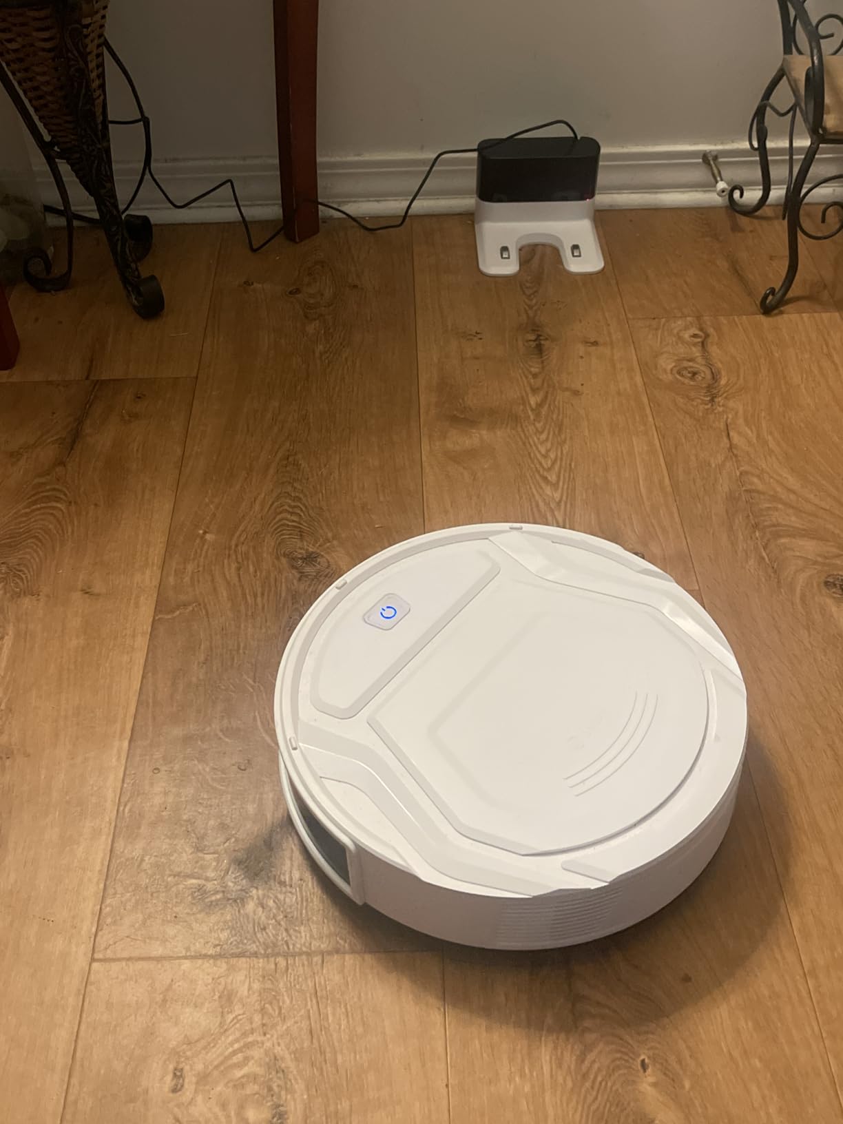 Lefant Robot Vacuum Cleaner, Strong Suction, 120 Mins Runtime, Slim, Low Noise, Automatic Self-Charging, Wi-Fi/App/Alexa Control, Ideal for Pet Hair Hard Floor and Daily Cleaning, M210 - Customer Photo 2