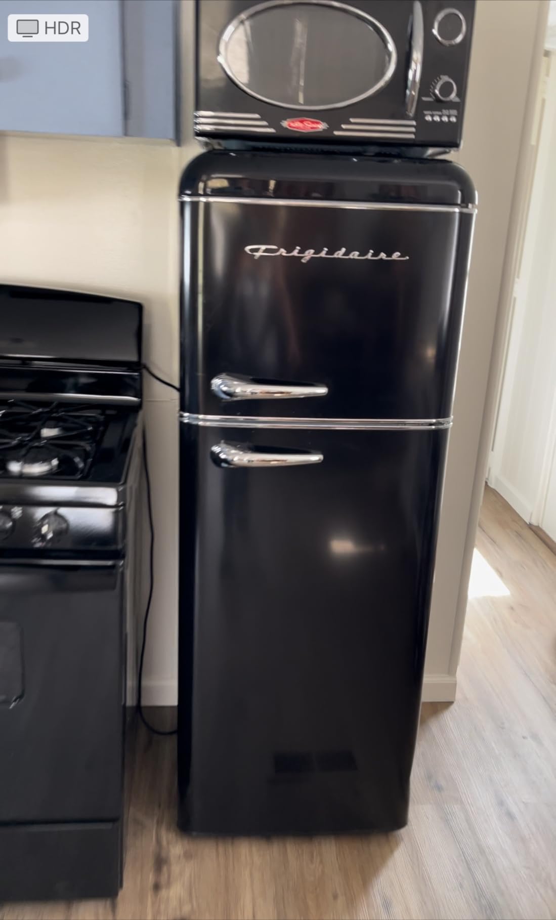 Frigidaire EFR756, 2 Door Apartment Size RETRO Refrigerator with Top Freezer, Chrome Handles, 7.5 cu ft - Customer Photo 4