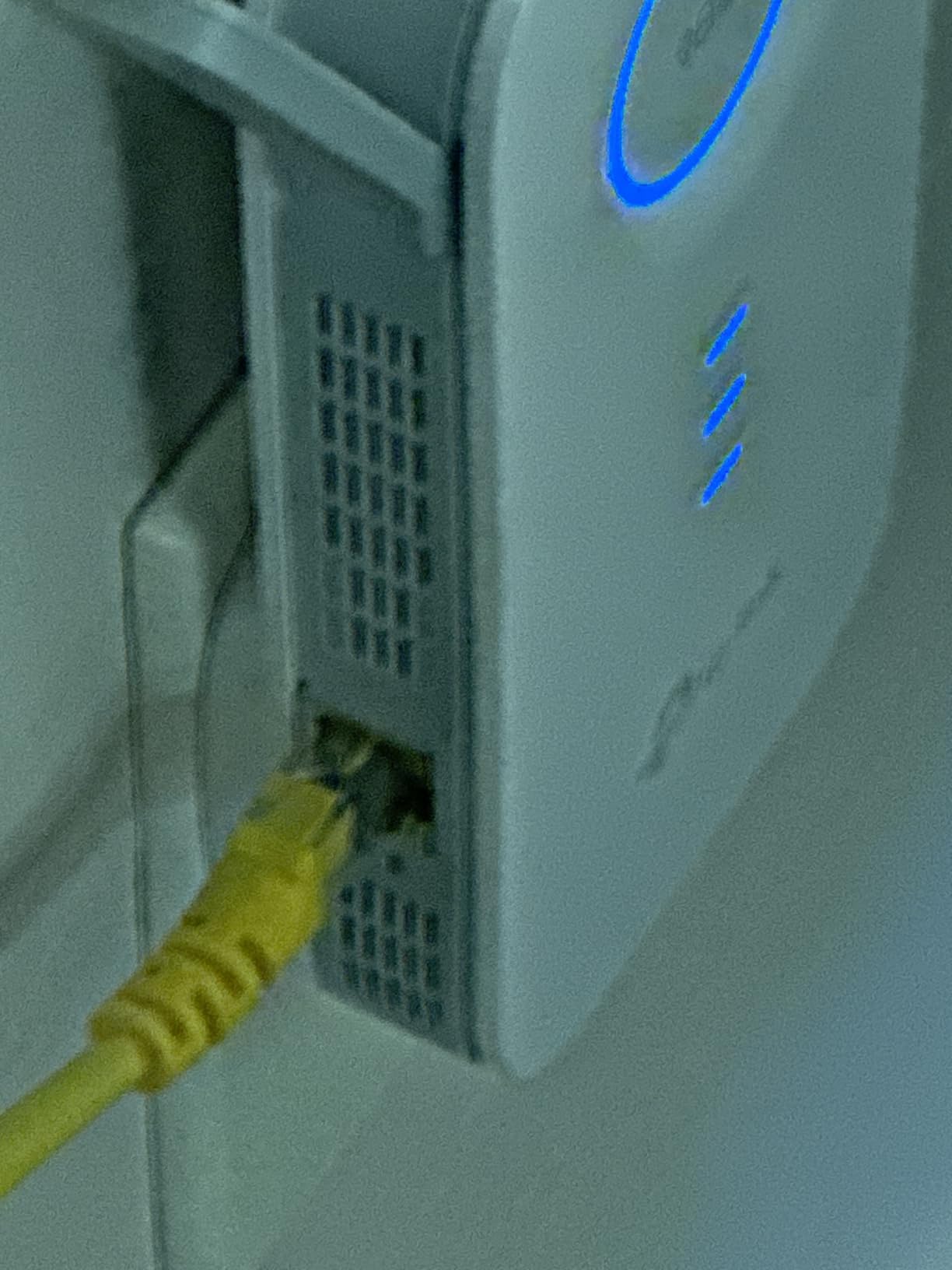 TP-Link AC1900 WiFi Range Extender RE550 | Dual-Band Wireless Repeater Amplifier w/Gigabit Ethernet Port | Up to 2200 Sq. Ft., 32 Devices | Internet Signal Booster | APP Setup | EasyMesh Compatible - Customer Photo 1