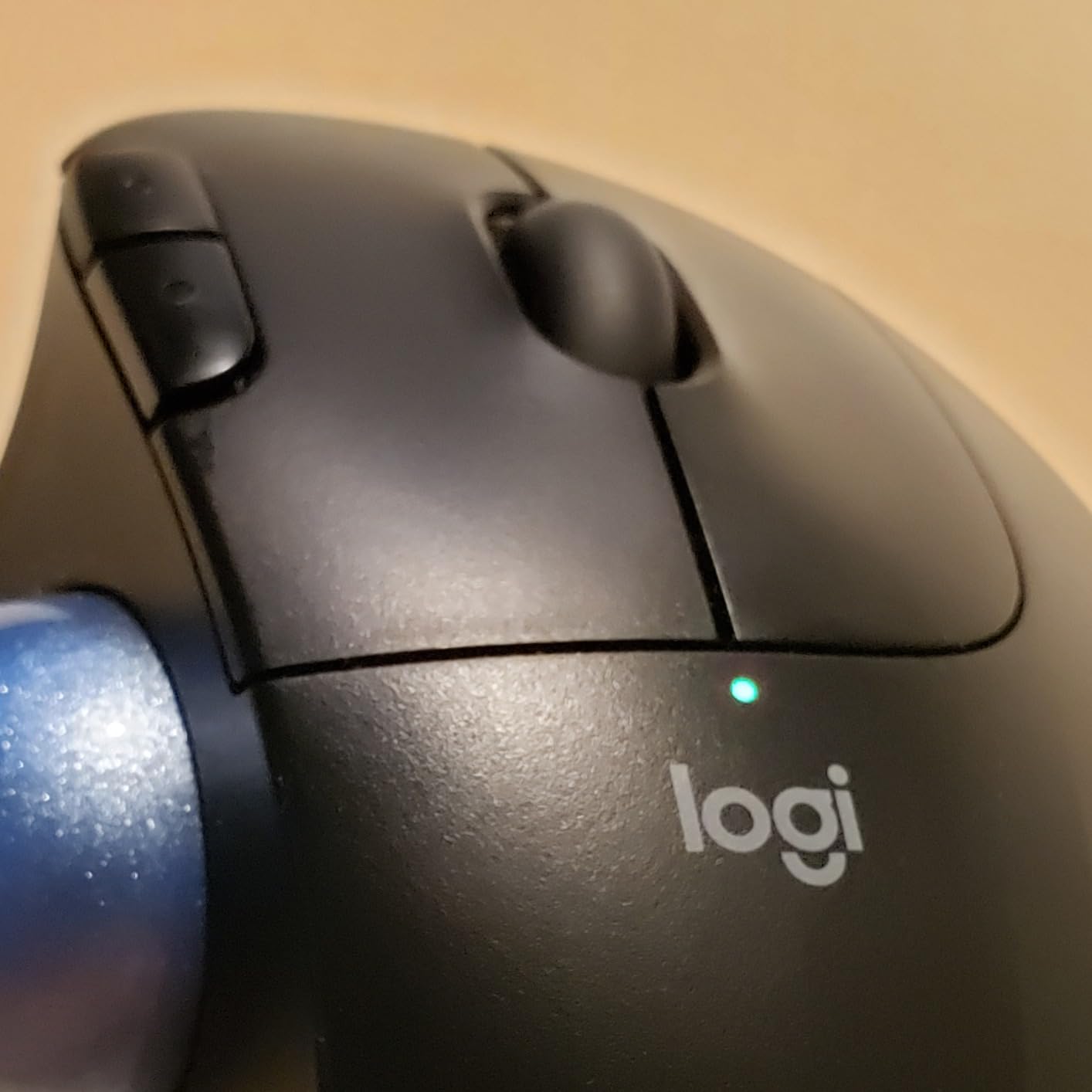 Logitech M575 Ergonomic Wireless Trackball USB Mouse, Black (910-005869) - Customer Photo 1