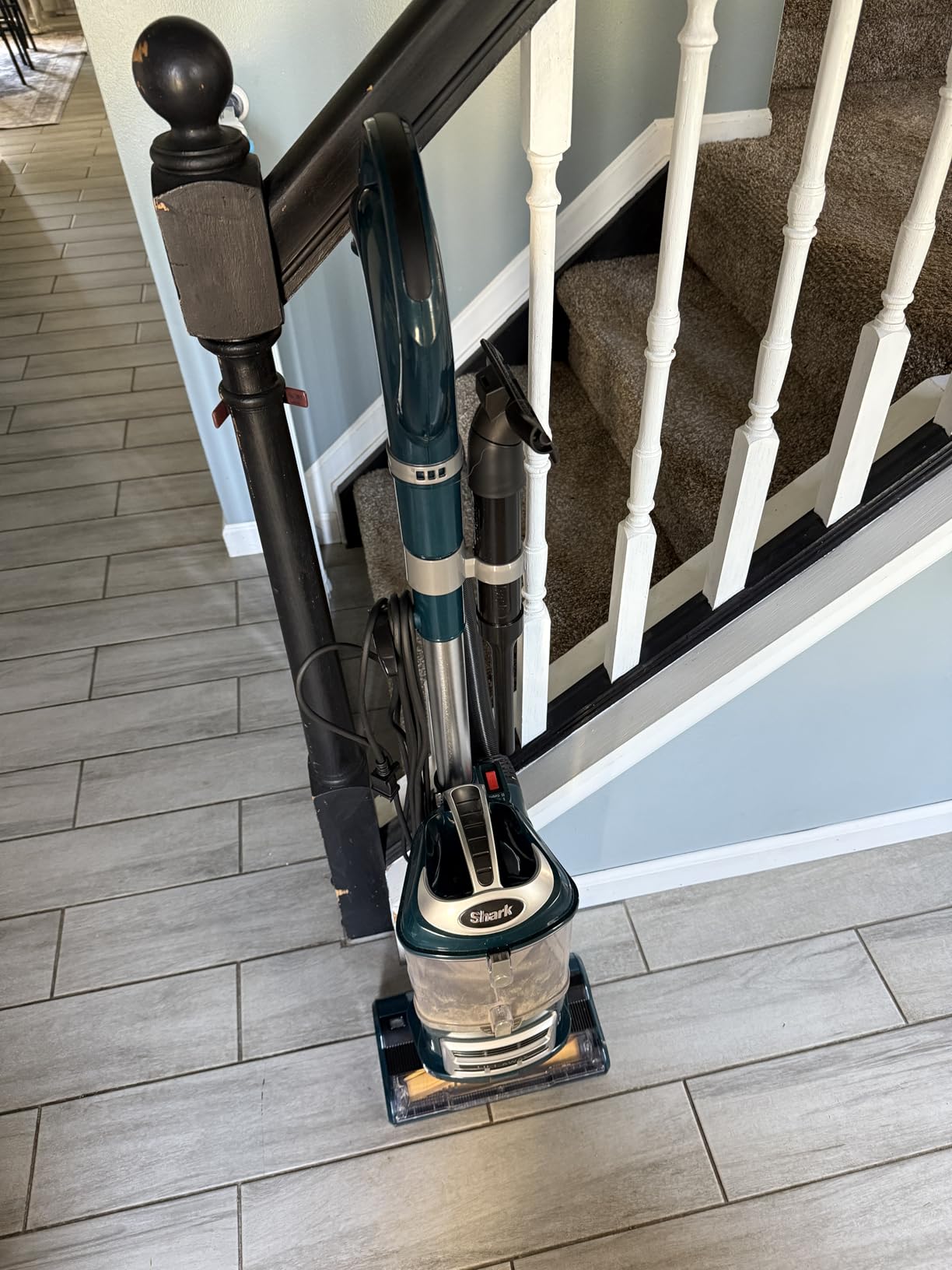 Shark Upright Vacuum, Navigator Lift-Away with Self-Cleaning Brushroll, HEPA Filter, Swivel Steering, Upholstery Tool & Pet Crevice Tool, Perfect for Pets & Multi-Surface, Teal, ZU503AMZ Customer Review Shark Upright Vacuum, Navigator Lift-Away with Self-Cleaning Brushroll, HEPA Filter, Swivel Steering, Upholstery Tool & Pet Crevice Tool, Perfect for Pets & Multi-Surface, Teal, ZU503AMZ - Customer Photo 1