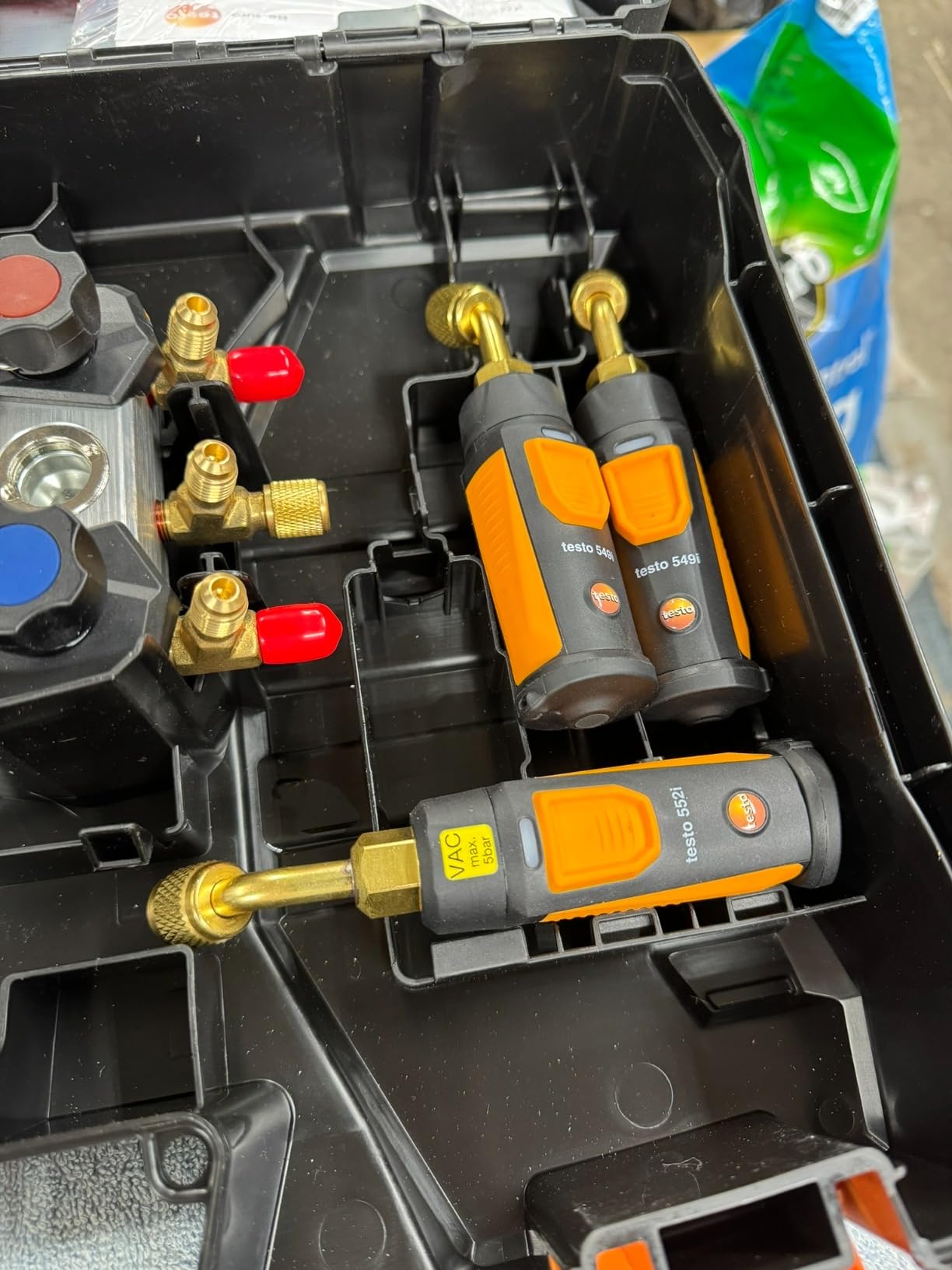 testo 550s AC Manifold Gauge Set – Manifold Gauges Hvac and Refrigeration – Incl. 2 Wired Temperature Clamp Probes – AC Recharge Kit with superheat, subcooling and Bluetooth - Customer Photo 4