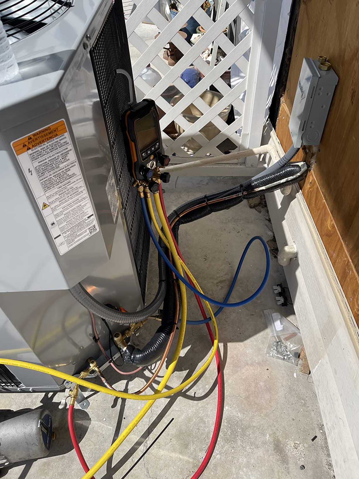 Testo 557s AC Manifold Gauge Set – AC Recharge Kit with 2 x 115i Pipe Clamp Thermometer, 1 x 552i Micron Gauge - Set with Bluetooth - Customer Photo 3